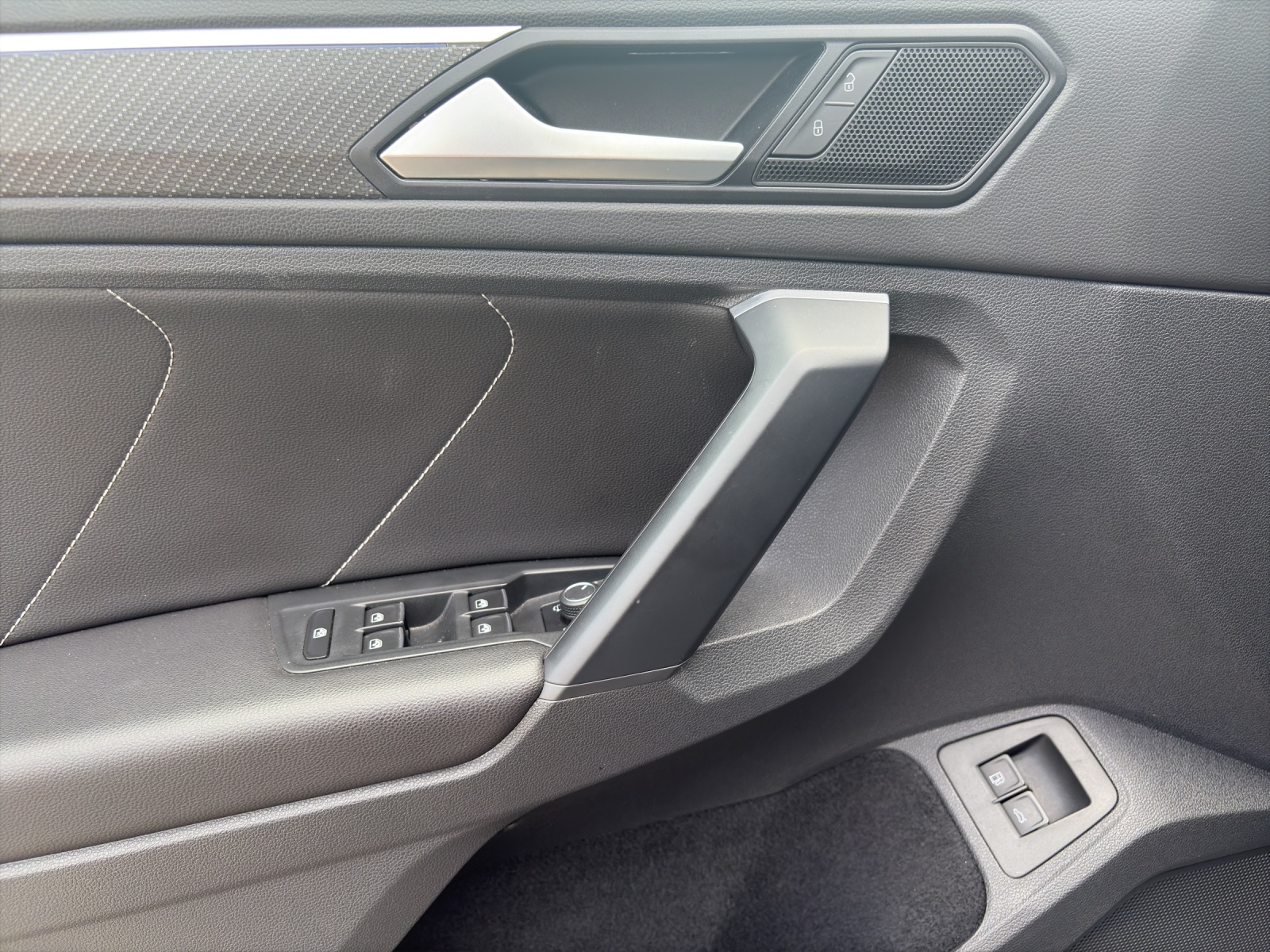 VW Tiguan 1.4TSI PHEV Selection DSG-image-7