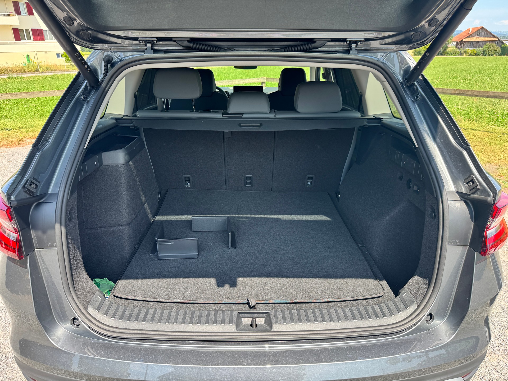 SKODA 1.5 TSI PHEV Dynamic 2WD-image-4