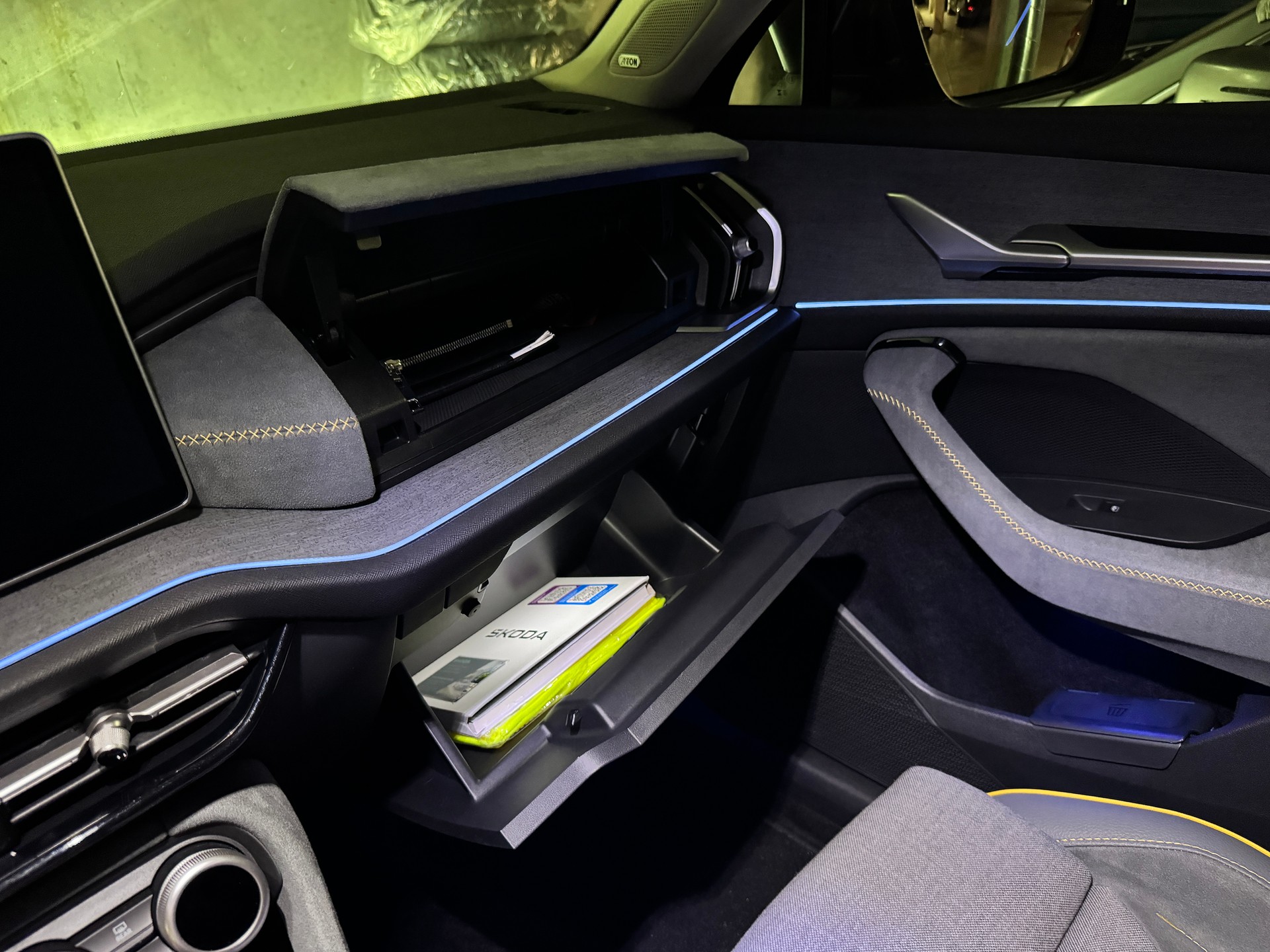 SKODA 1.5 TSI PHEV Dynamic 2WD-image-7