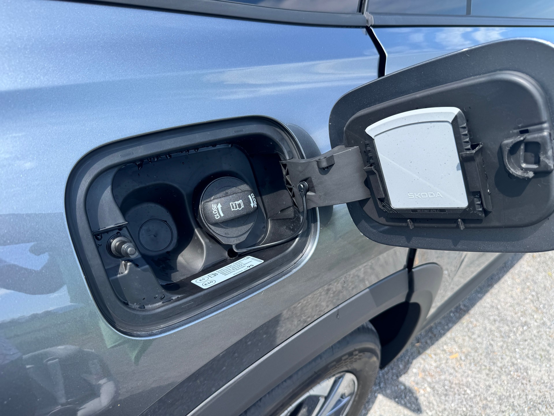 SKODA 1.5 TSI PHEV Dynamic 2WD-image-10