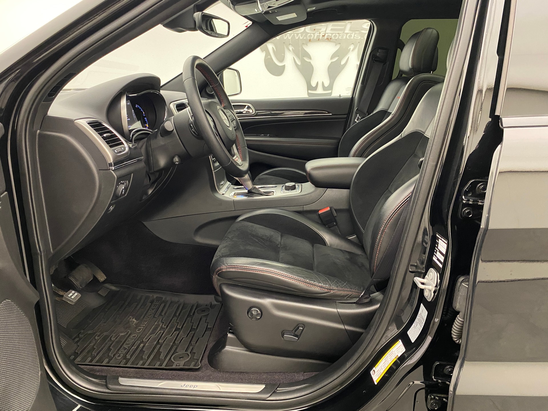 JEEP Grand Cherokee 3.0 CRD Trailhawk-image-10