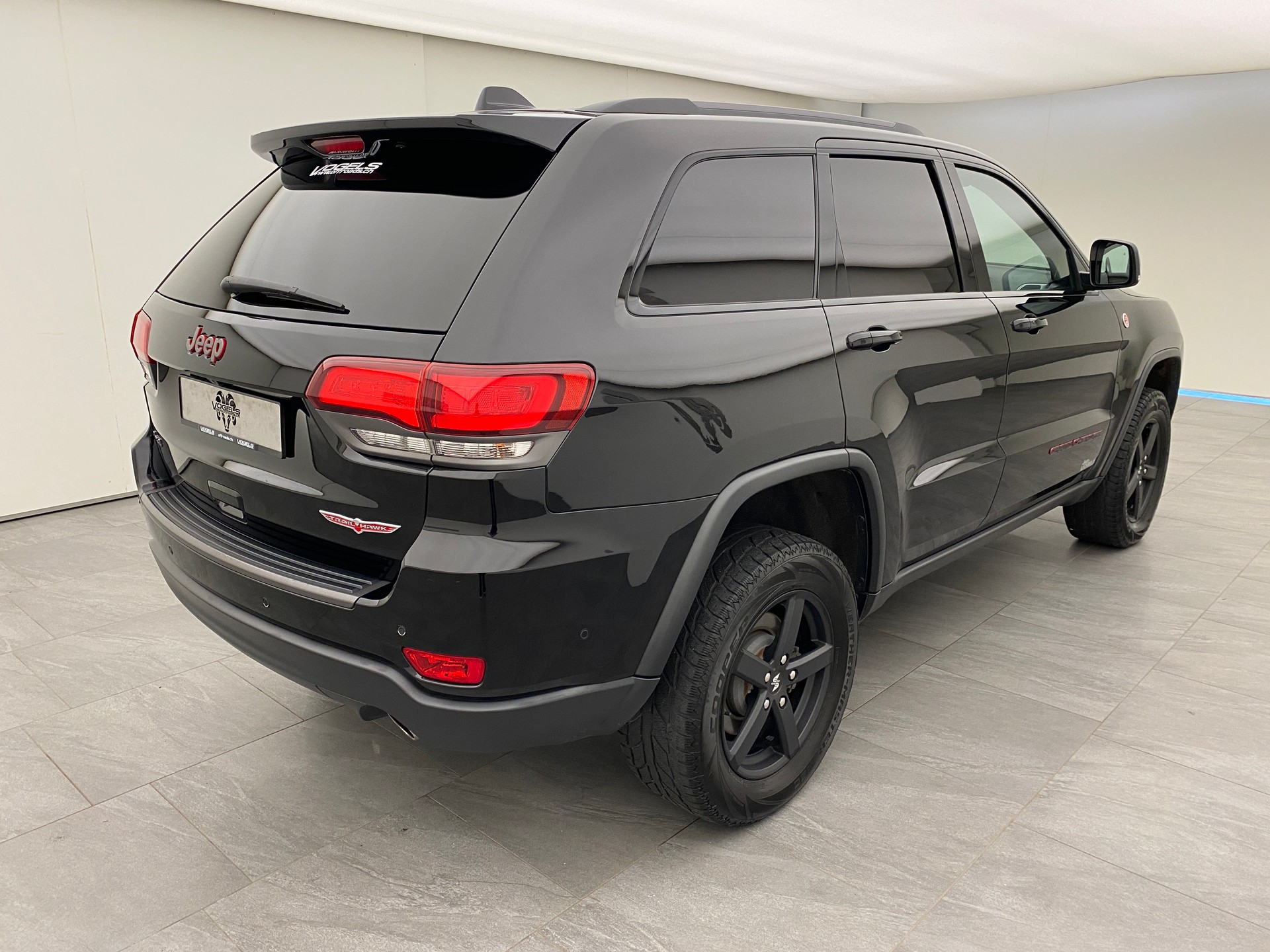 JEEP Grand Cherokee 3.0 CRD Trailhawk-showroom-element-3