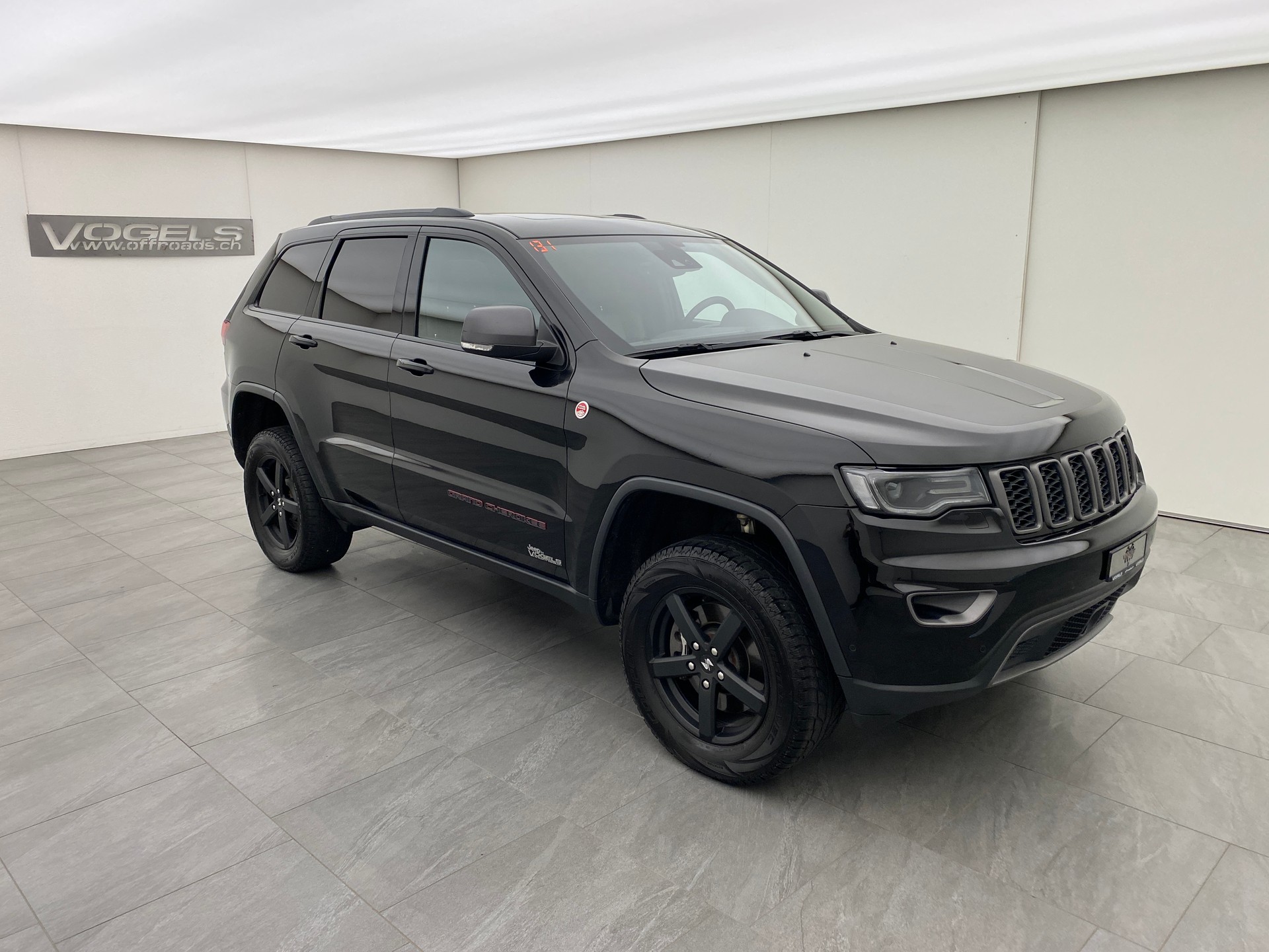 JEEP Grand Cherokee 3.0 CRD Trailhawk-showroom-element-2