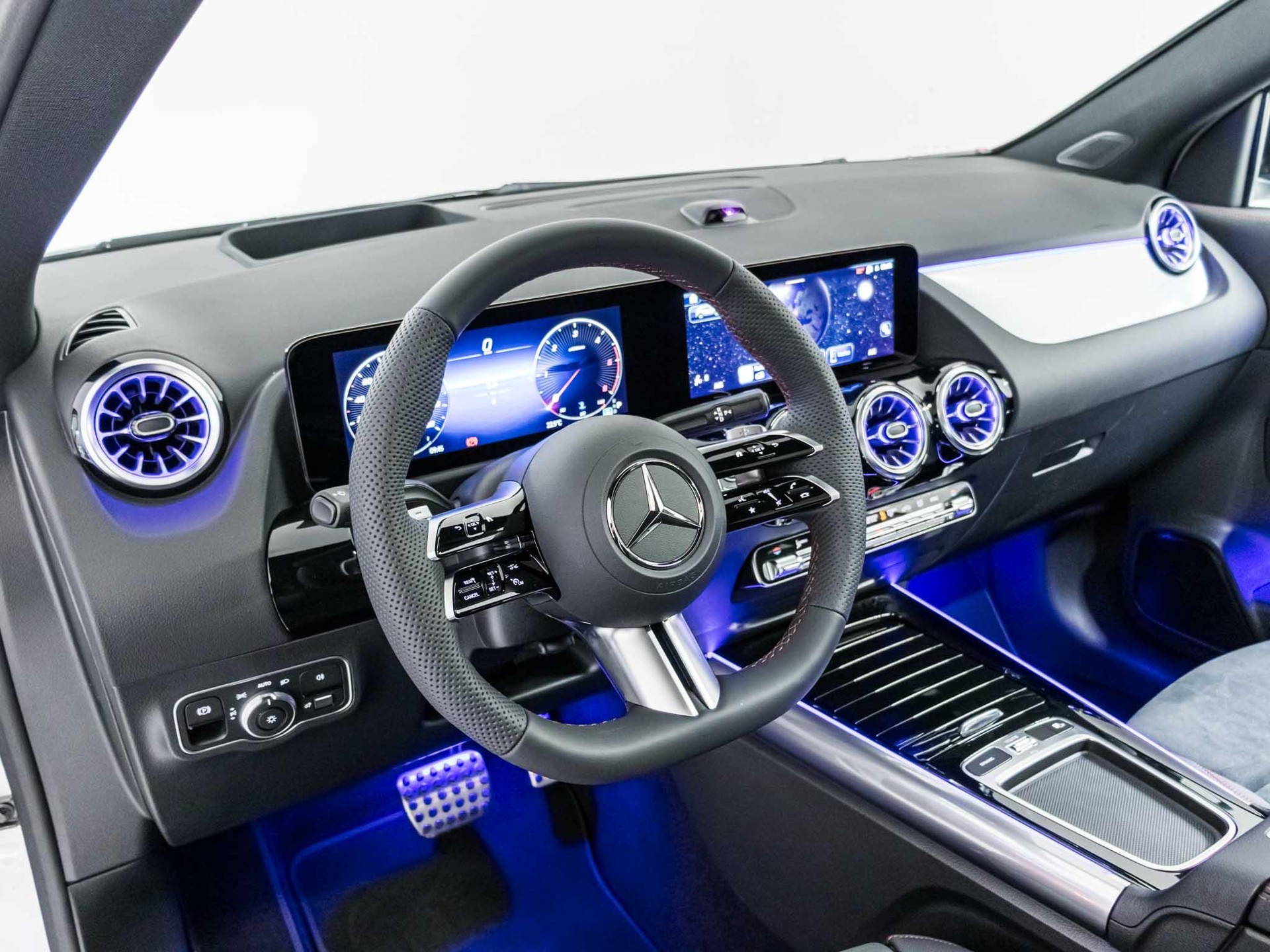MERCEDES-BENZ GLA 220 d 4MATIC "Swiss Star"-image-9