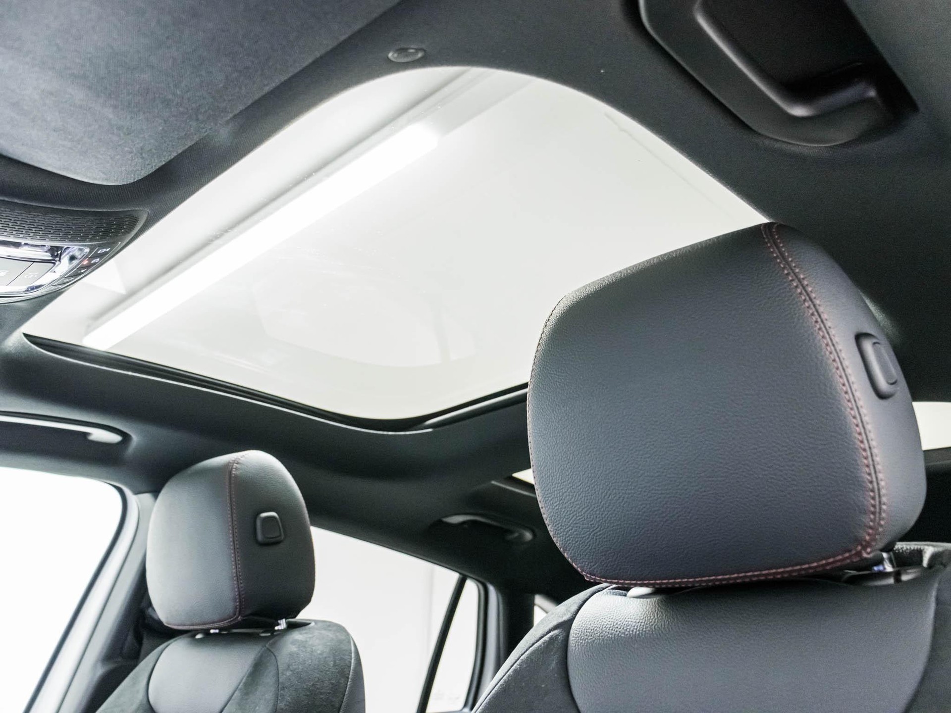 MERCEDES-BENZ GLA 220 d 4MATIC "Swiss Star"-image-8