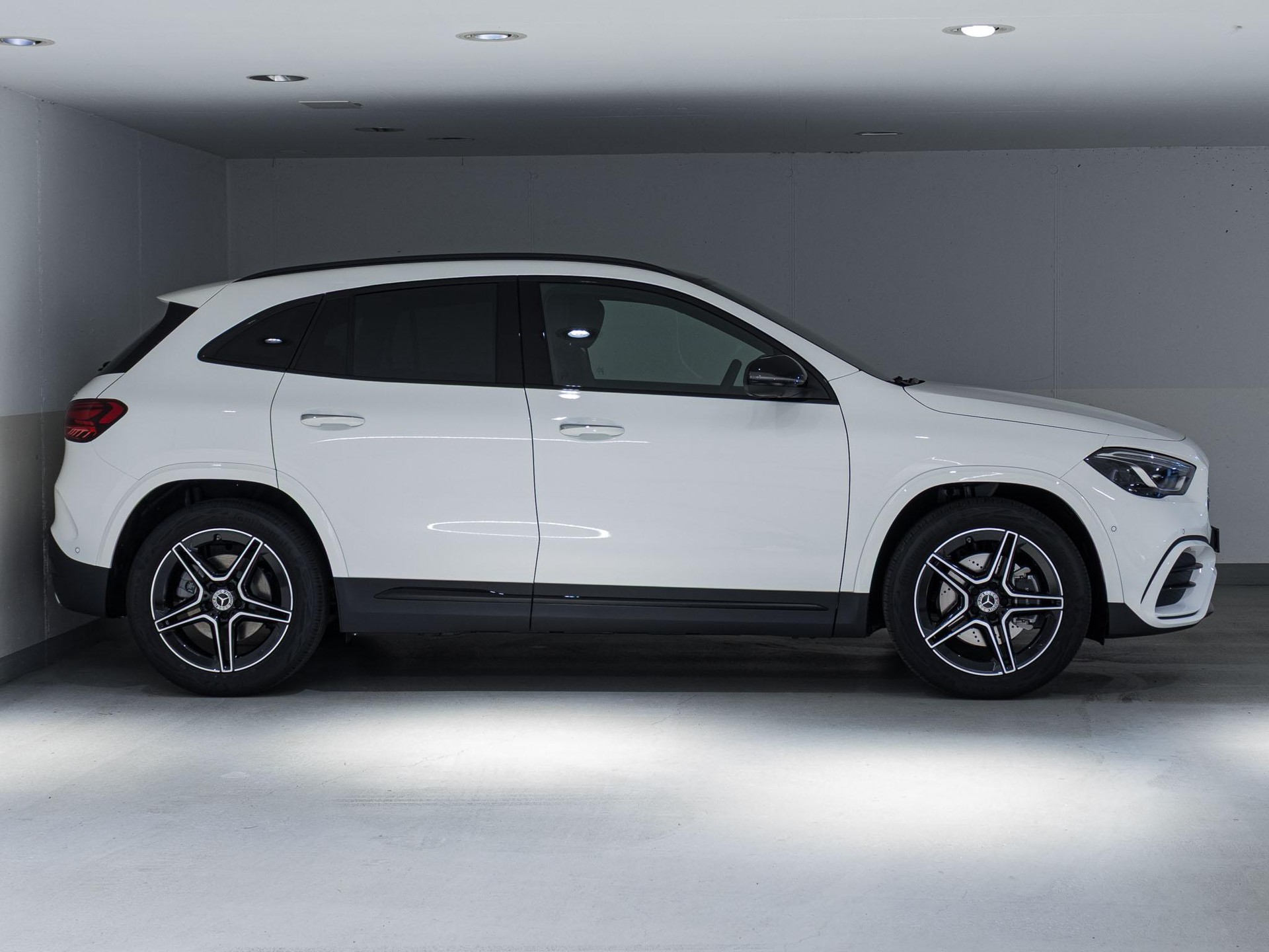 MERCEDES-BENZ GLA 220 d 4MATIC "Swiss Star"-image-2