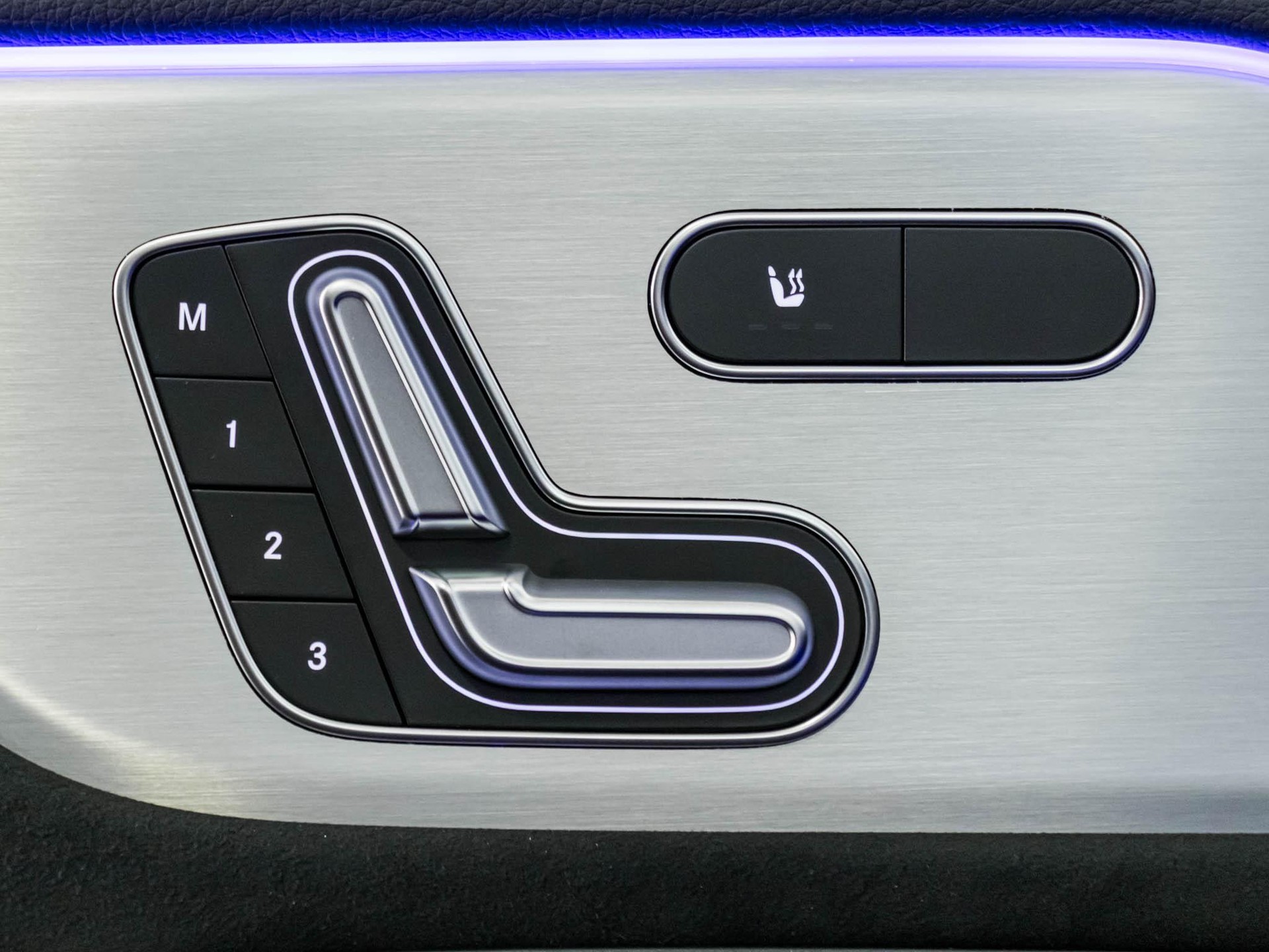 MERCEDES-BENZ GLA 220 d 4MATIC "Swiss Star"-image-12