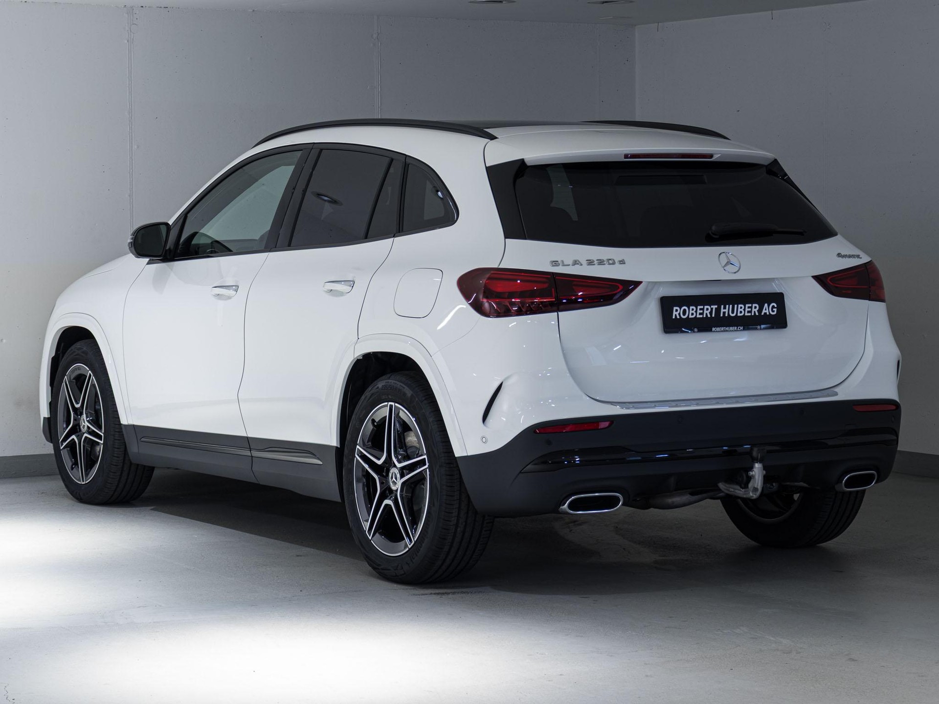 MERCEDES-BENZ GLA 220 d 4MATIC "Swiss Star"-image-3