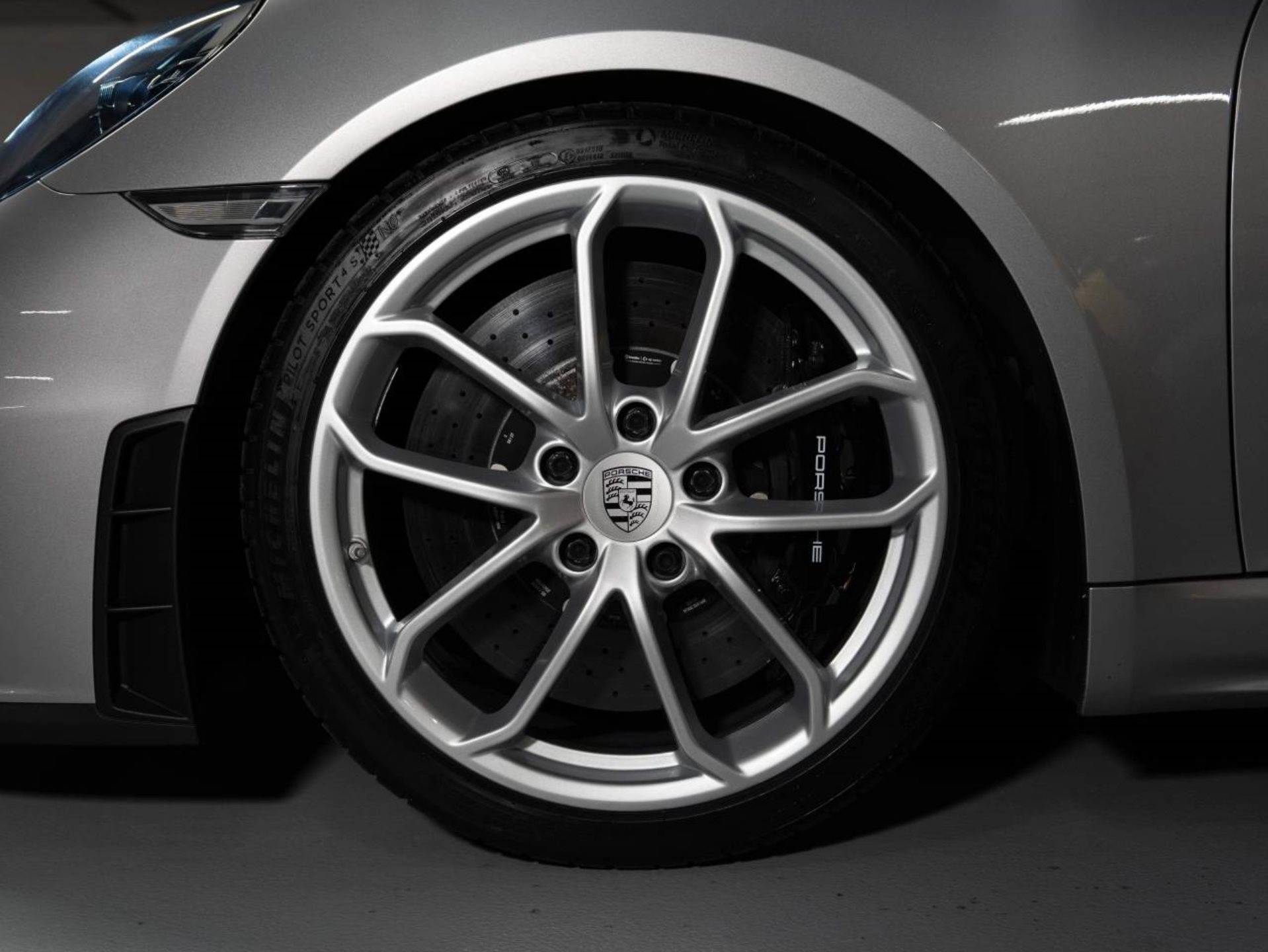 PORSCHE 718 Spyder-image-22