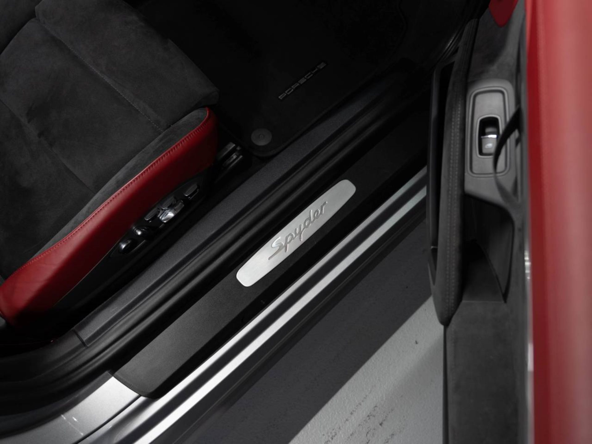 PORSCHE 718 Spyder-image-17
