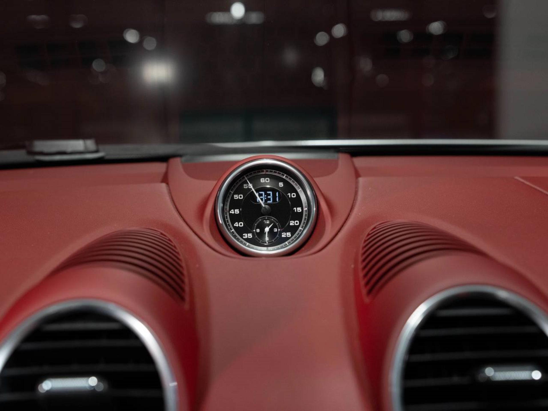 PORSCHE 718 Spyder-image-12