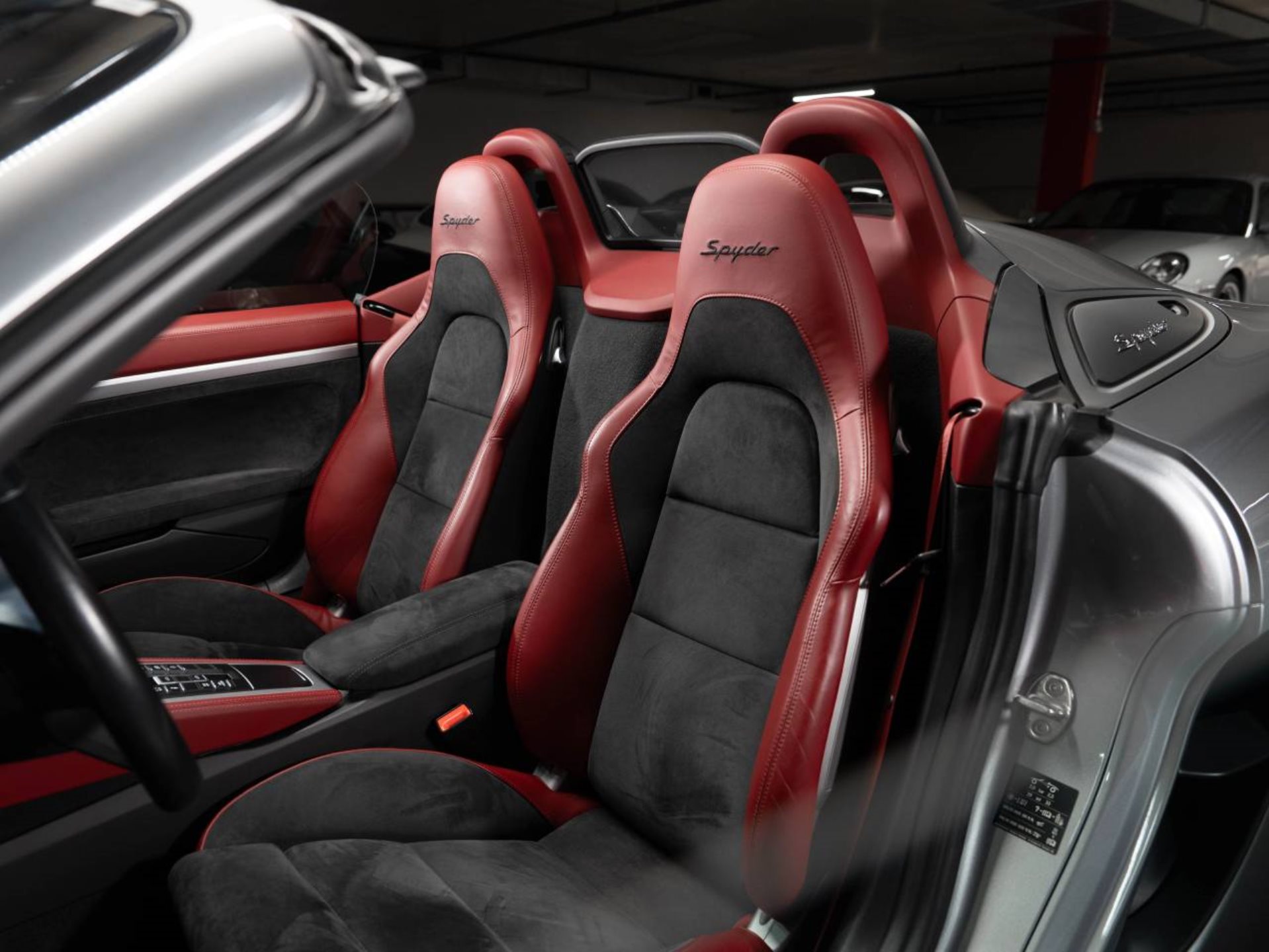 PORSCHE 718 Spyder-image-10