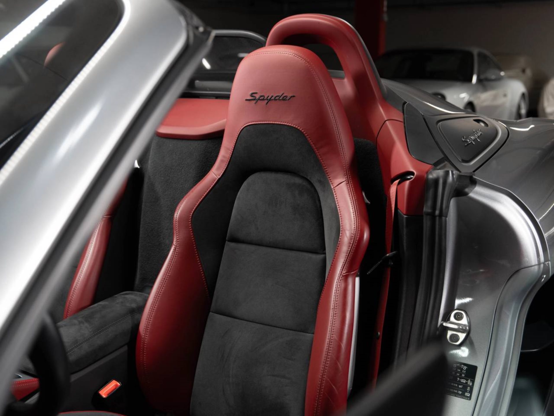 PORSCHE 718 Spyder-image-9