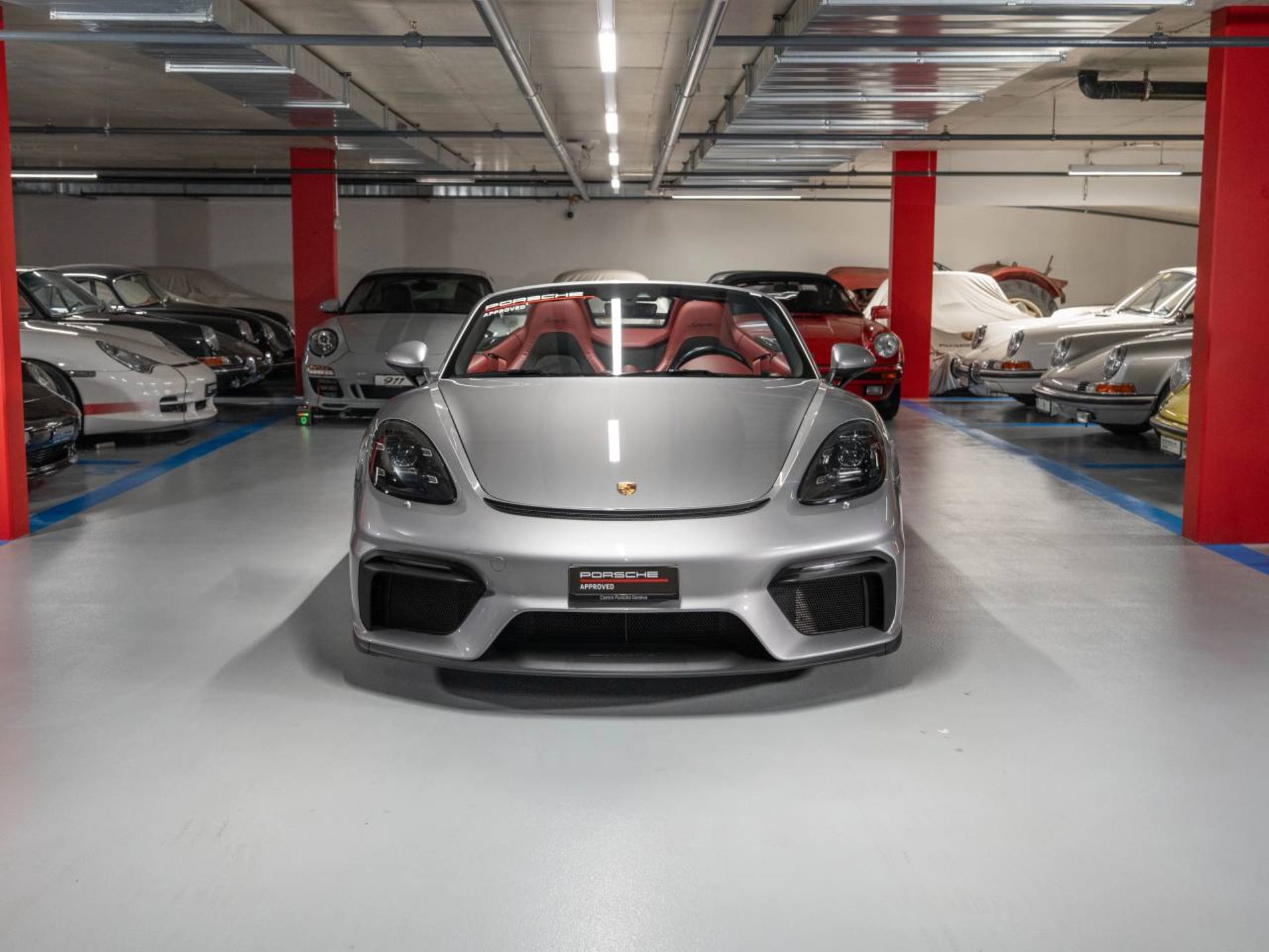 PORSCHE 718 Spyder-showroom-element-1