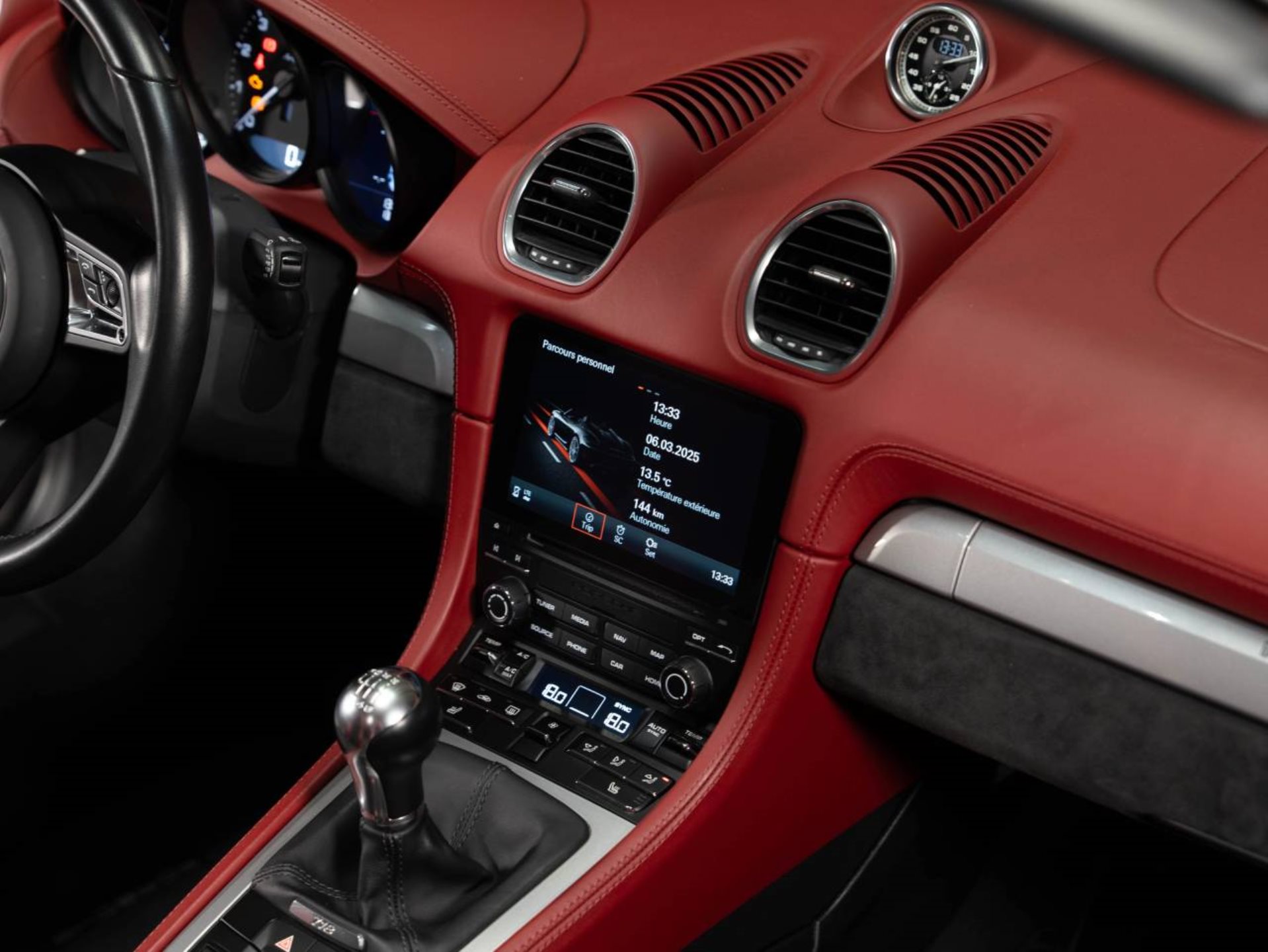 PORSCHE 718 Spyder-image-16