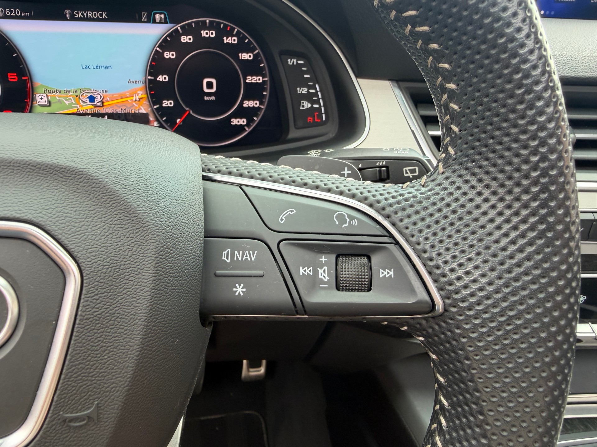 AUDI Q7 50 TDI quattro tiptronic S-Line 7 Places-image-17