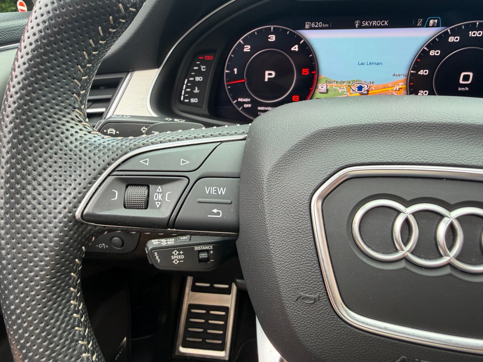 AUDI Q7 50 TDI quattro tiptronic S-Line 7 Places-image-16