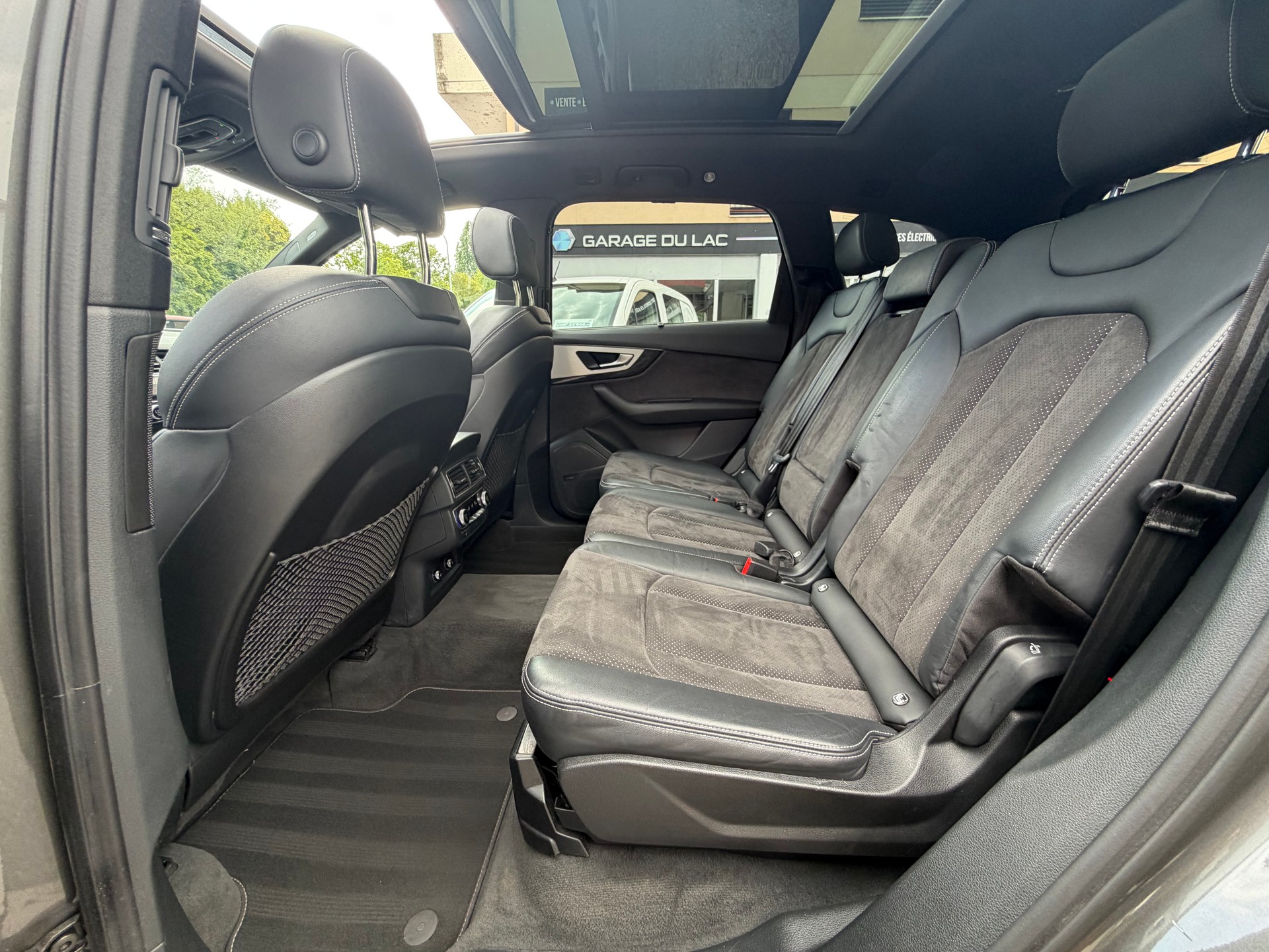 AUDI Q7 50 TDI quattro tiptronic S-Line 7 Places-image-13