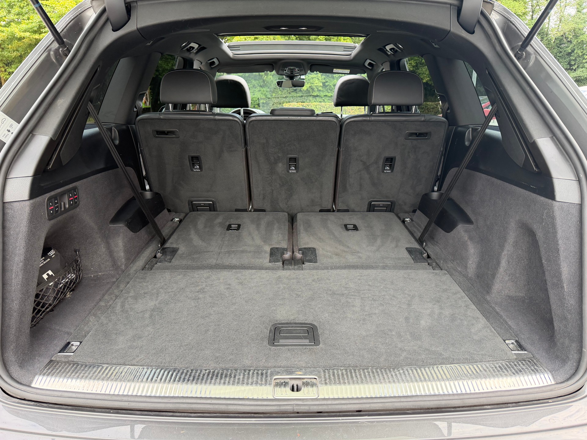 AUDI Q7 50 TDI quattro tiptronic S-Line 7 Places-image-11