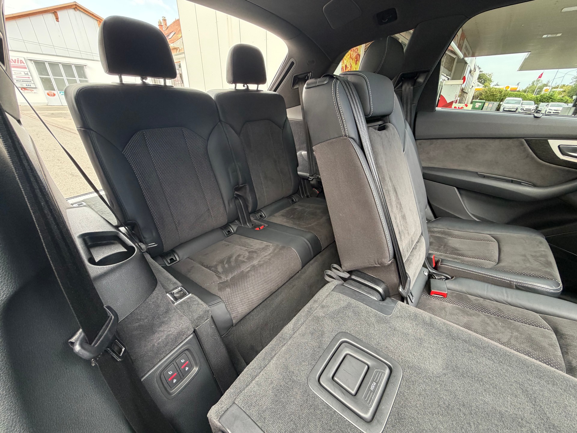 AUDI Q7 50 TDI quattro tiptronic S-Line 7 Places-image-10