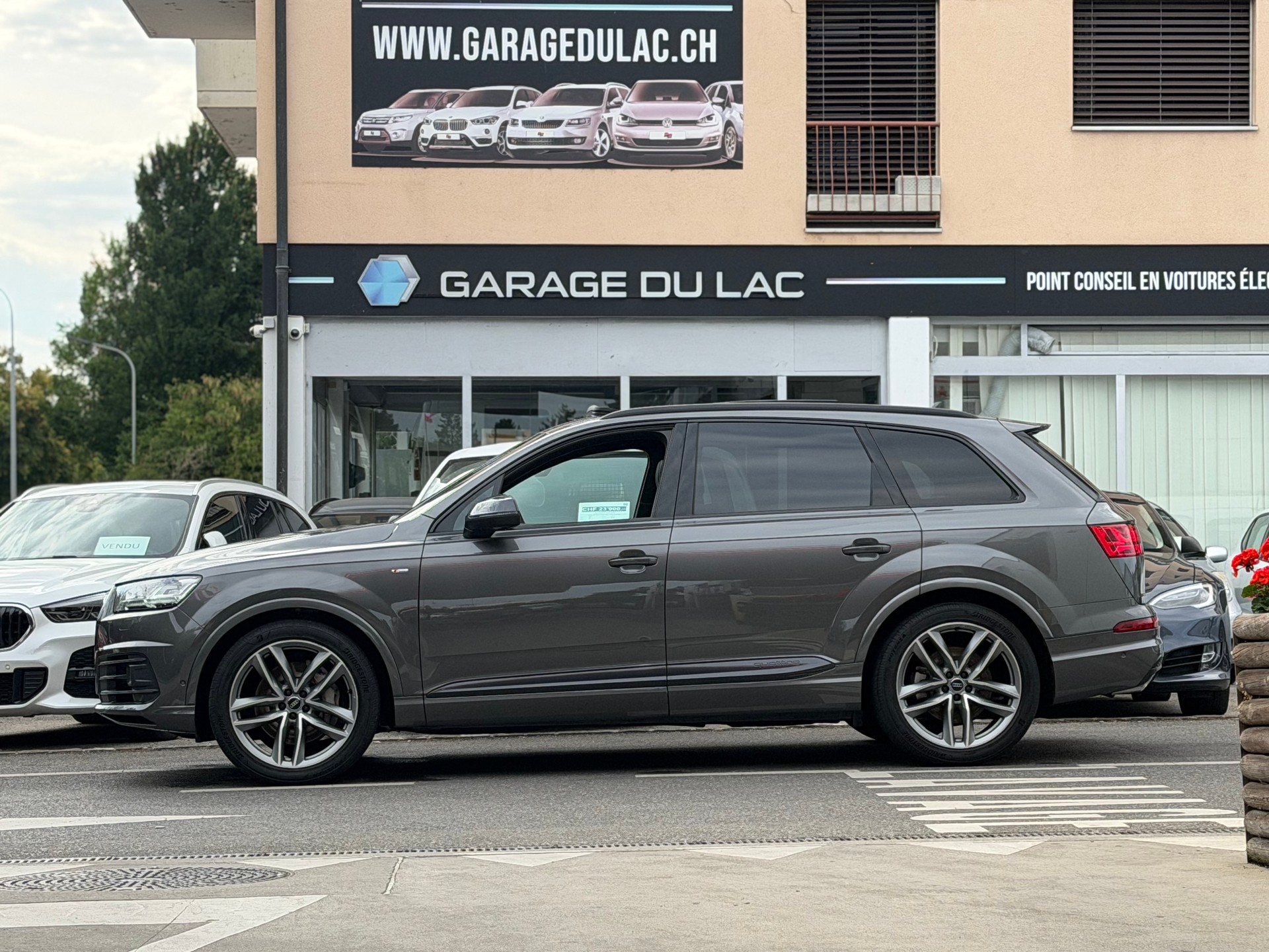 AUDI Q7 50 TDI quattro tiptronic S-Line 7 Places-image-3