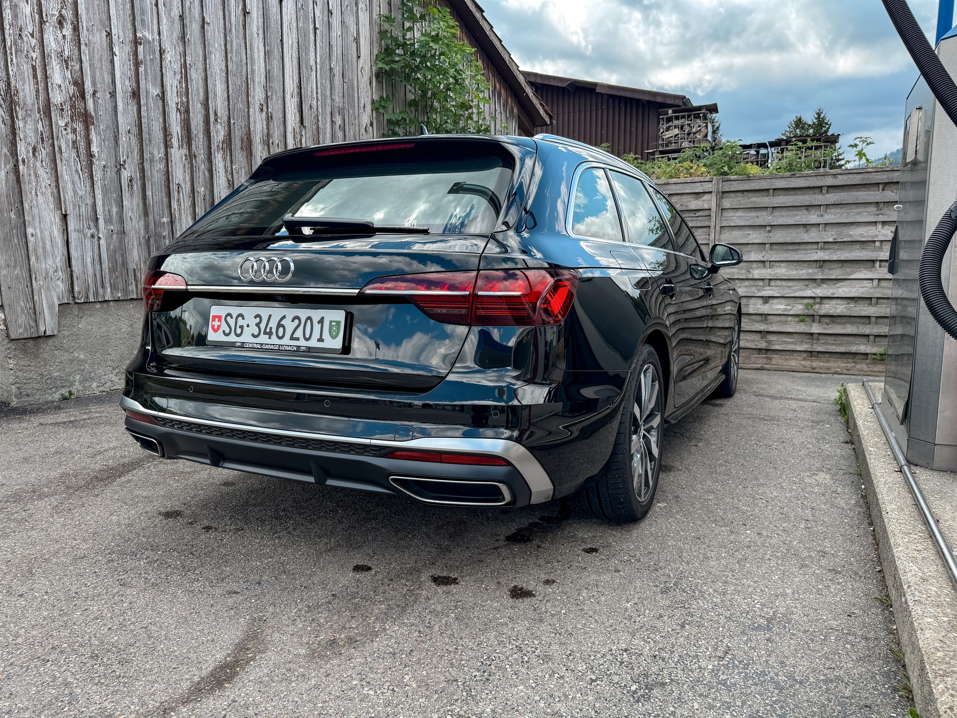 AUDI 2.0 40 TDI Attraction quattro S-Tronic-image-4