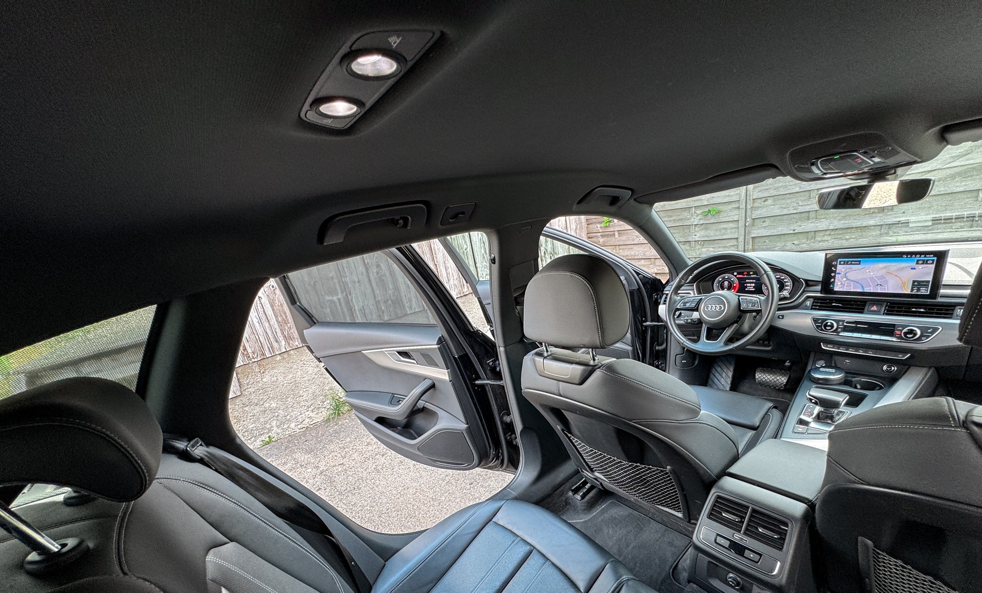 AUDI 2.0 40 TDI Attraction quattro S-Tronic-image-10