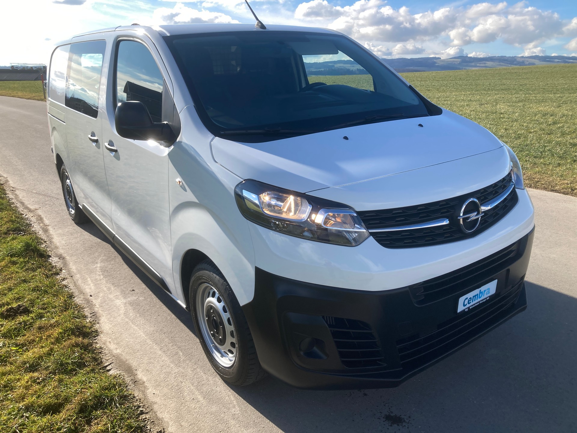 OPEL Vivaro Cargo 1.5 D Essentia s/s S-image-1