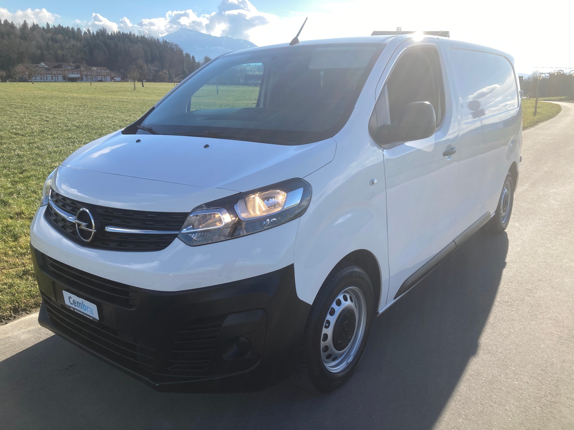 OPEL Vivaro Cargo 1.5 D Essentia s/s S-image-0