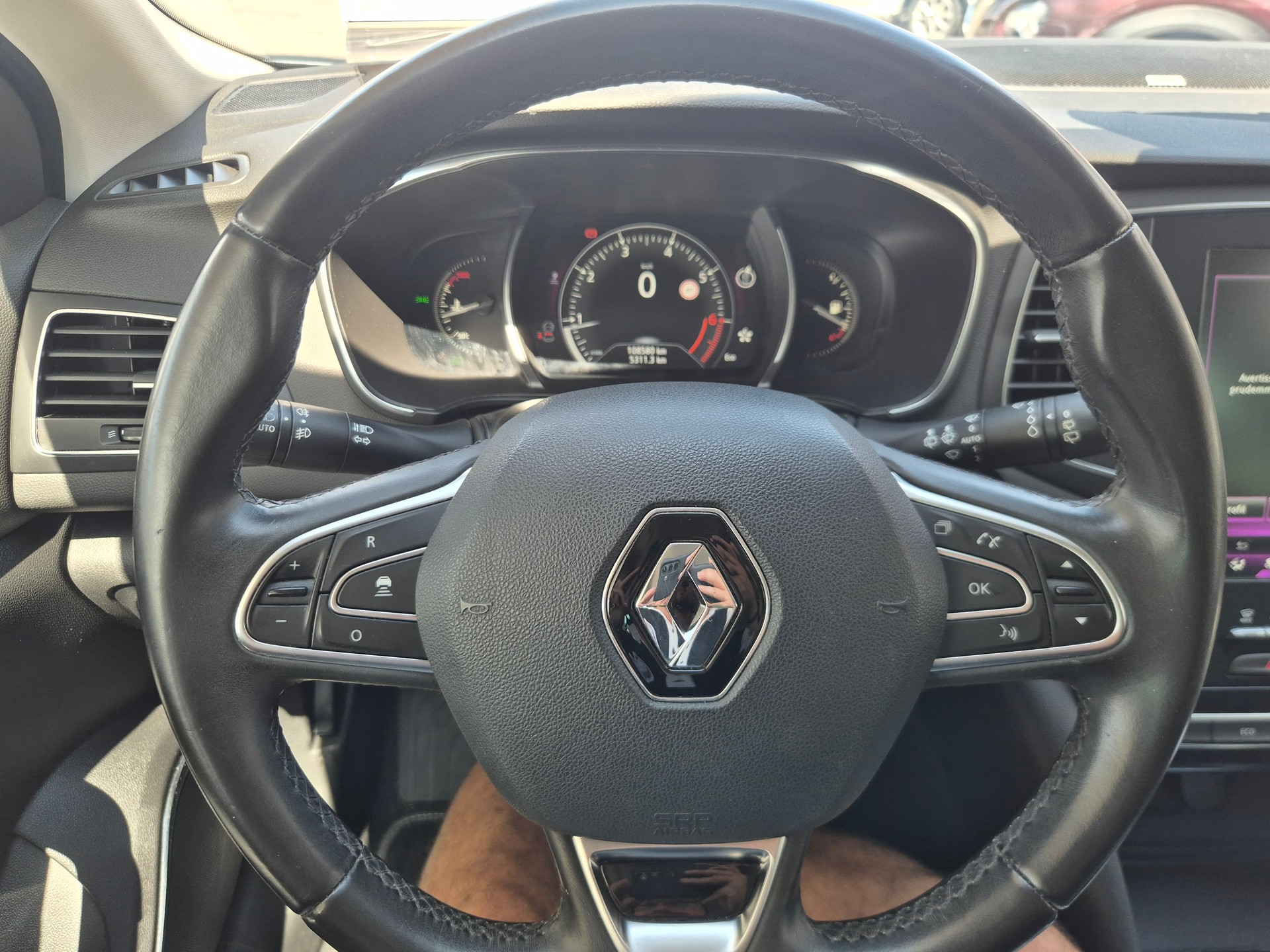 RENAULT Mégane 1.2 16V Turbo Zen-image-8