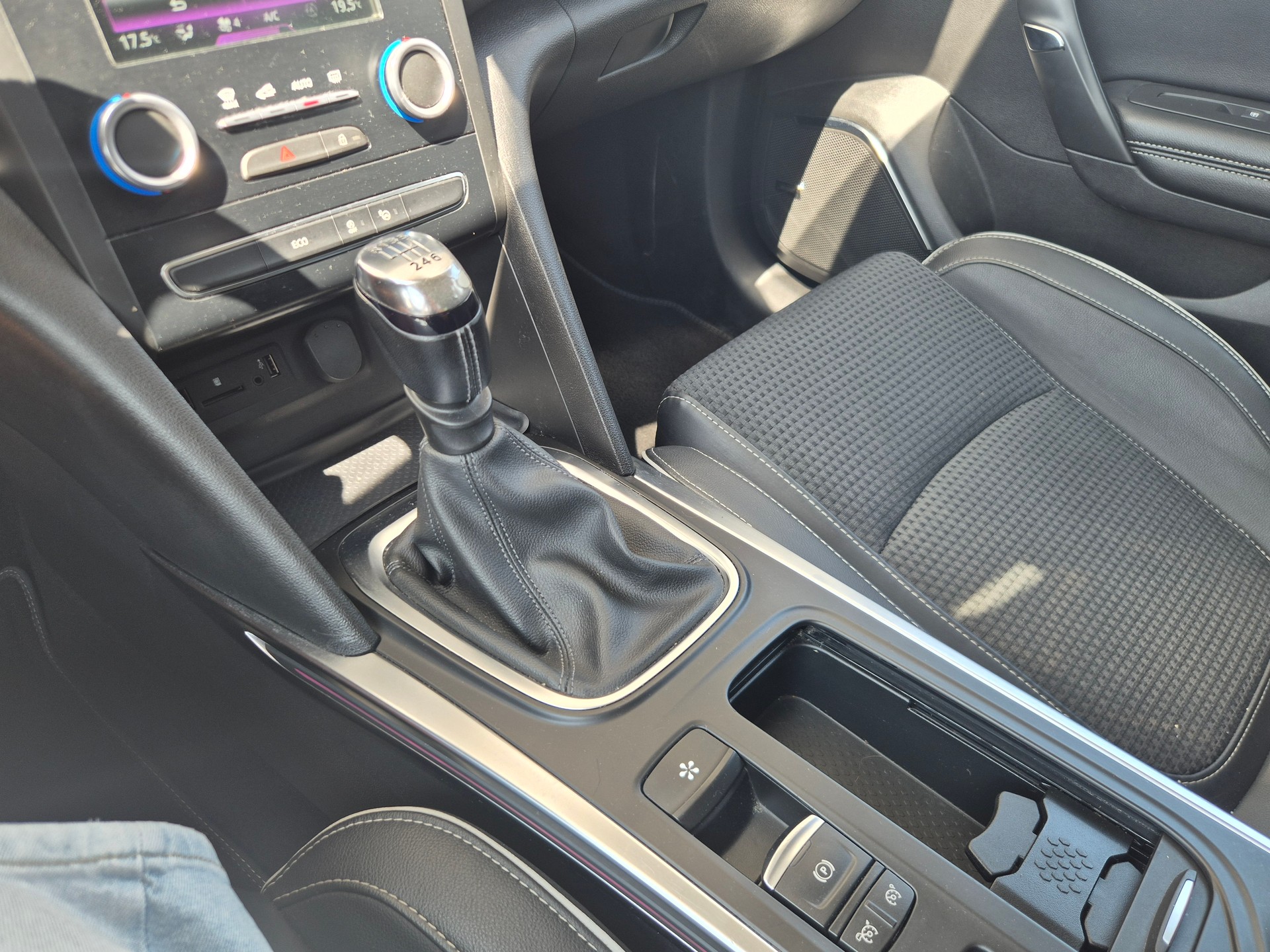 RENAULT Mégane 1.2 16V Turbo Zen-image-12