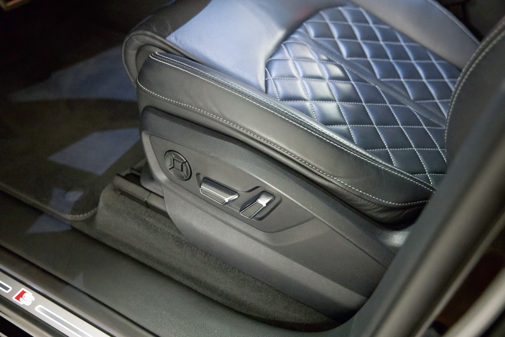 AUDI Q8 50 TDI quattro tiptronic S-line-image-25