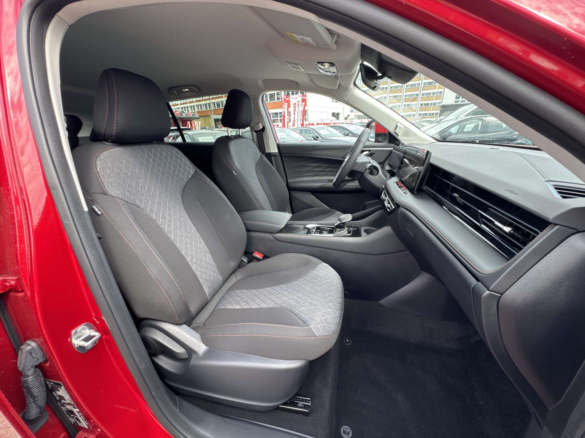 MG HS 1.5 T PHEV Comfort 272PS Automat-image-12