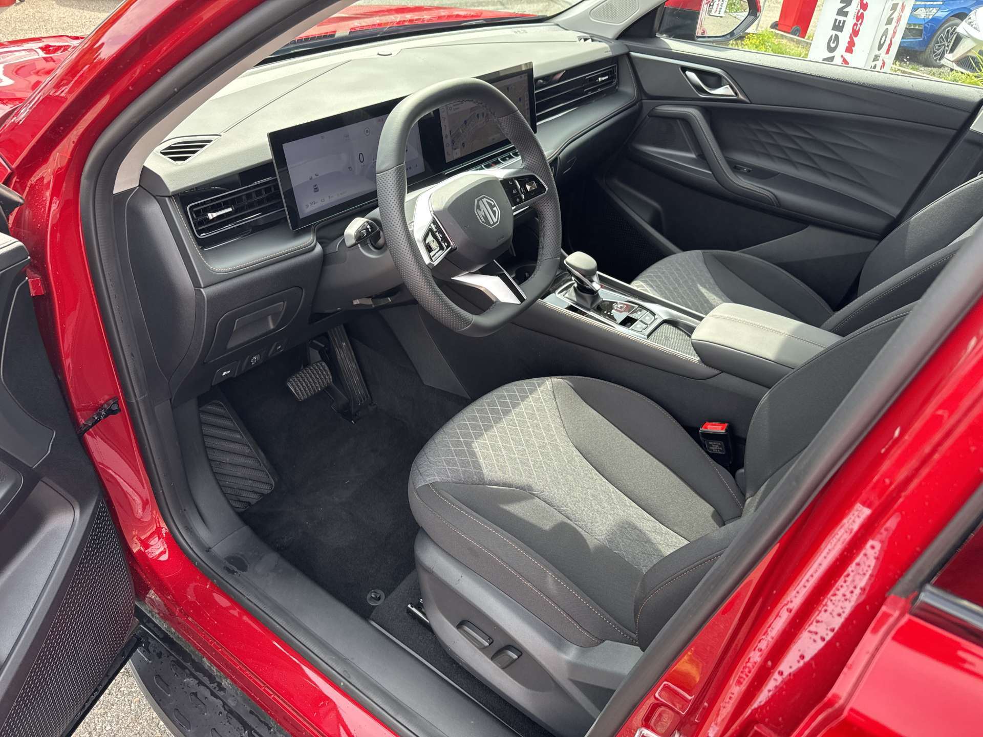 MG HS 1.5 T PHEV Comfort 272PS Automat-image-5