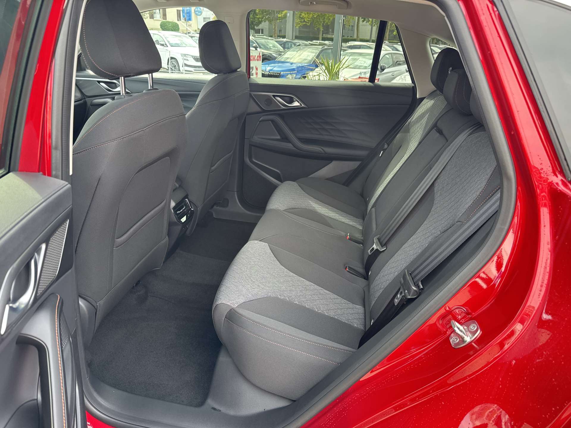 MG HS 1.5 T PHEV Comfort 272PS Automat-image-6