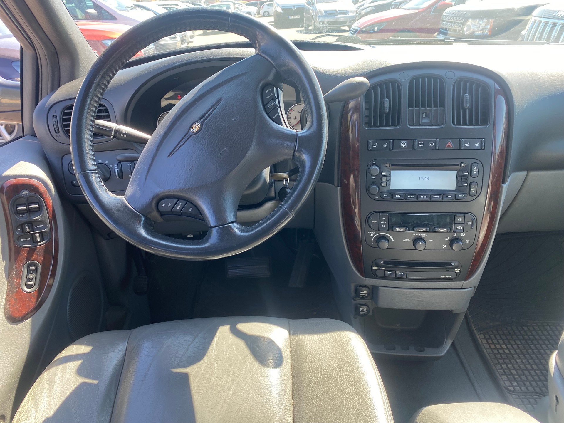CHRYSLER Grand Voyager 3.3 LTD AWD-image-7
