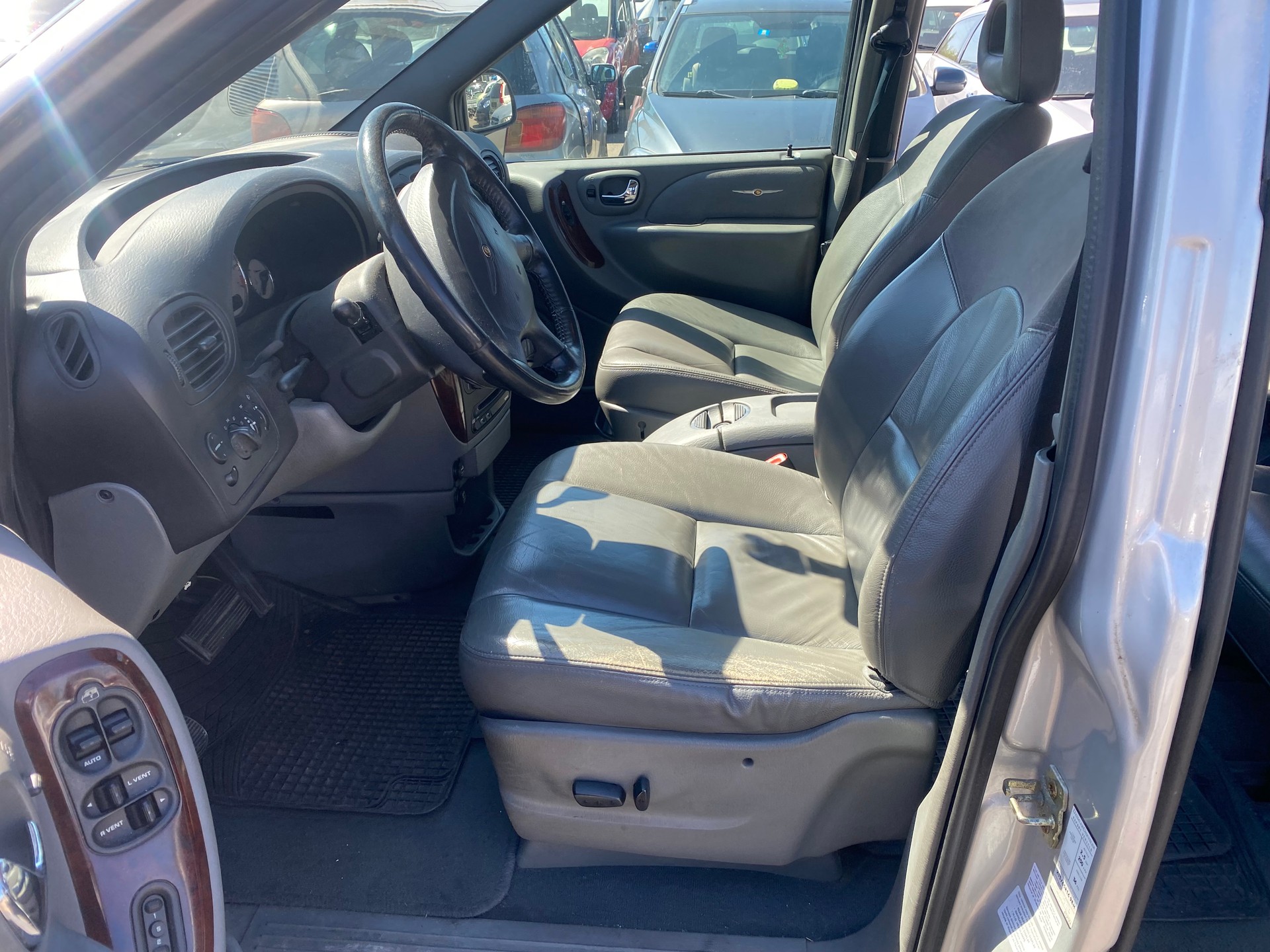 CHRYSLER Grand Voyager 3.3 LTD AWD-image-8
