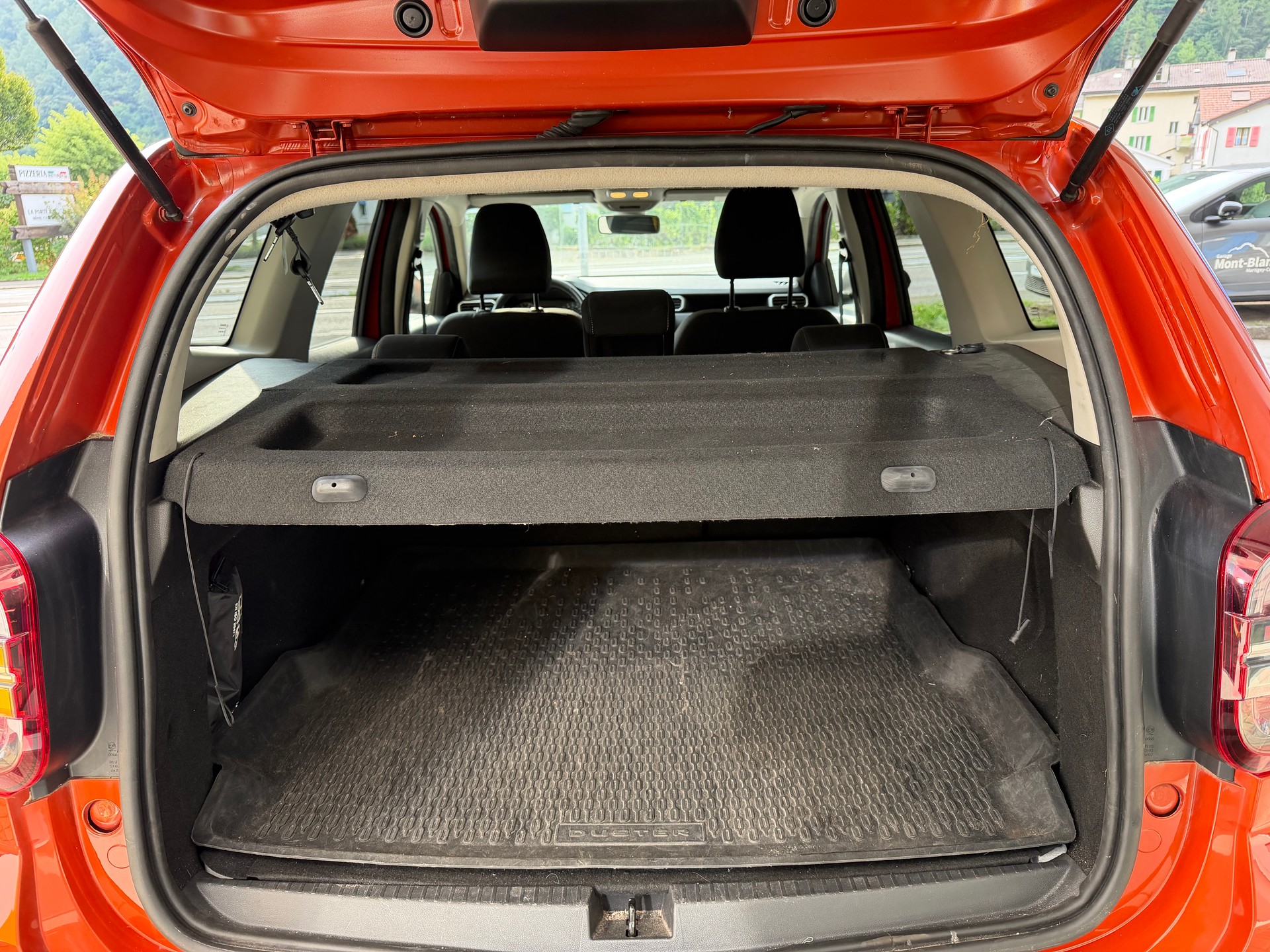 DACIA Duster TCe 150 Journey+ 4x4-image-8