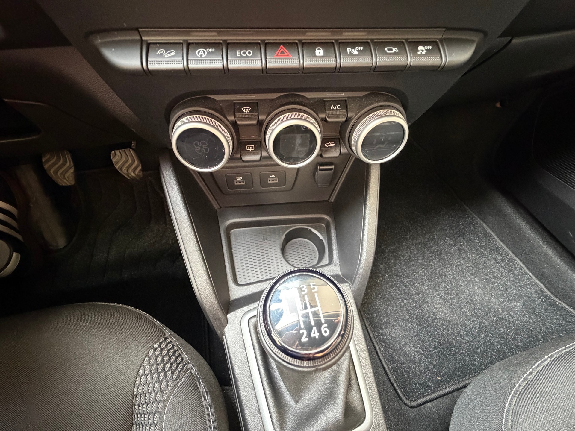 DACIA Duster TCe 150 Journey+ 4x4-image-13