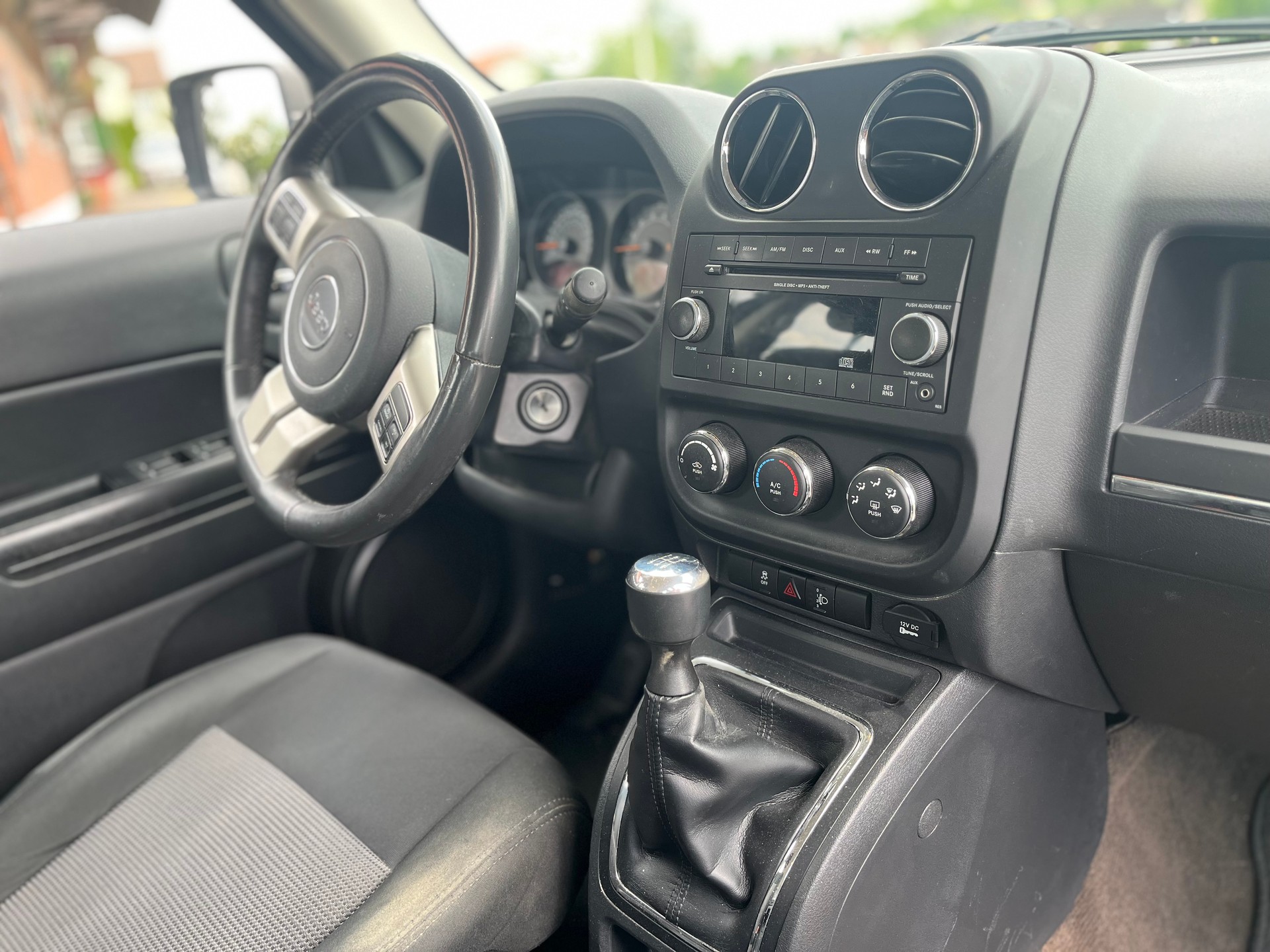 JEEP Benzin frisch MFK und frisch Servic Handschaltung-image-13