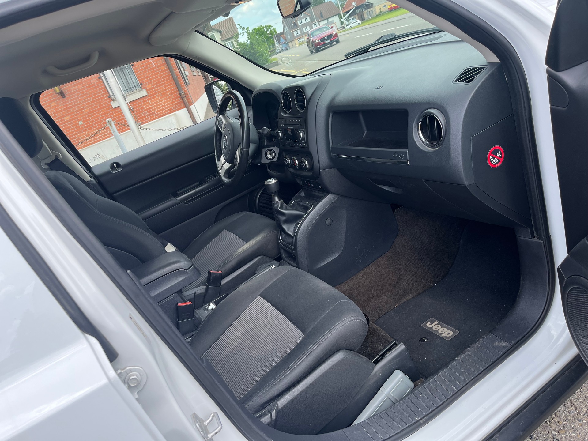 JEEP Benzin frisch MFK und frisch Servic Handschaltung-image-12