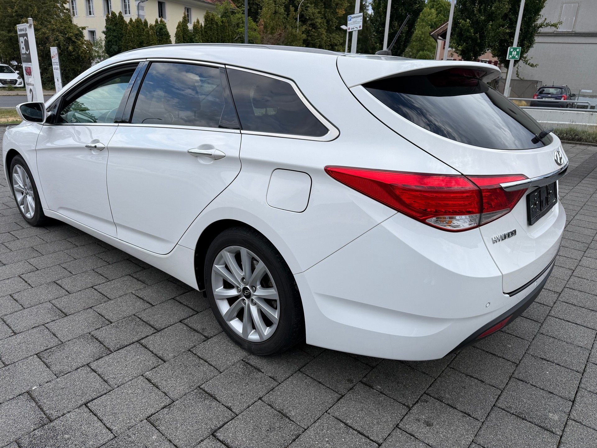 HYUNDAI i40 Wagon 1.7 CRDI Premium-image-3
