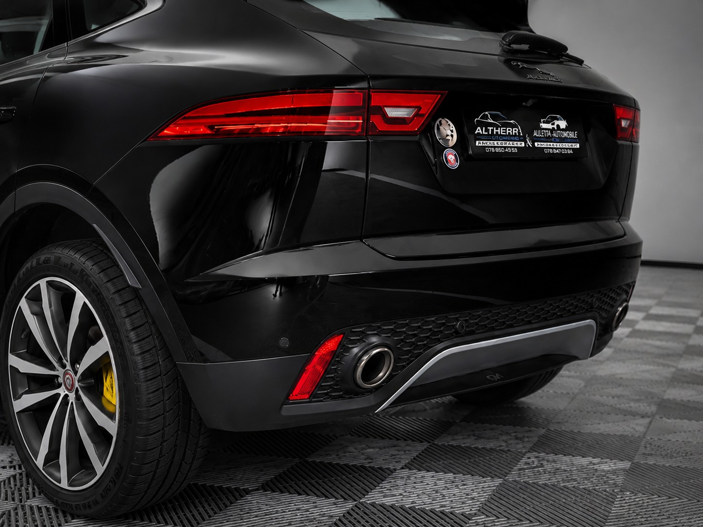 JAGUAR E-Pace 2.0d D240 S AWD Automatik-image-8
