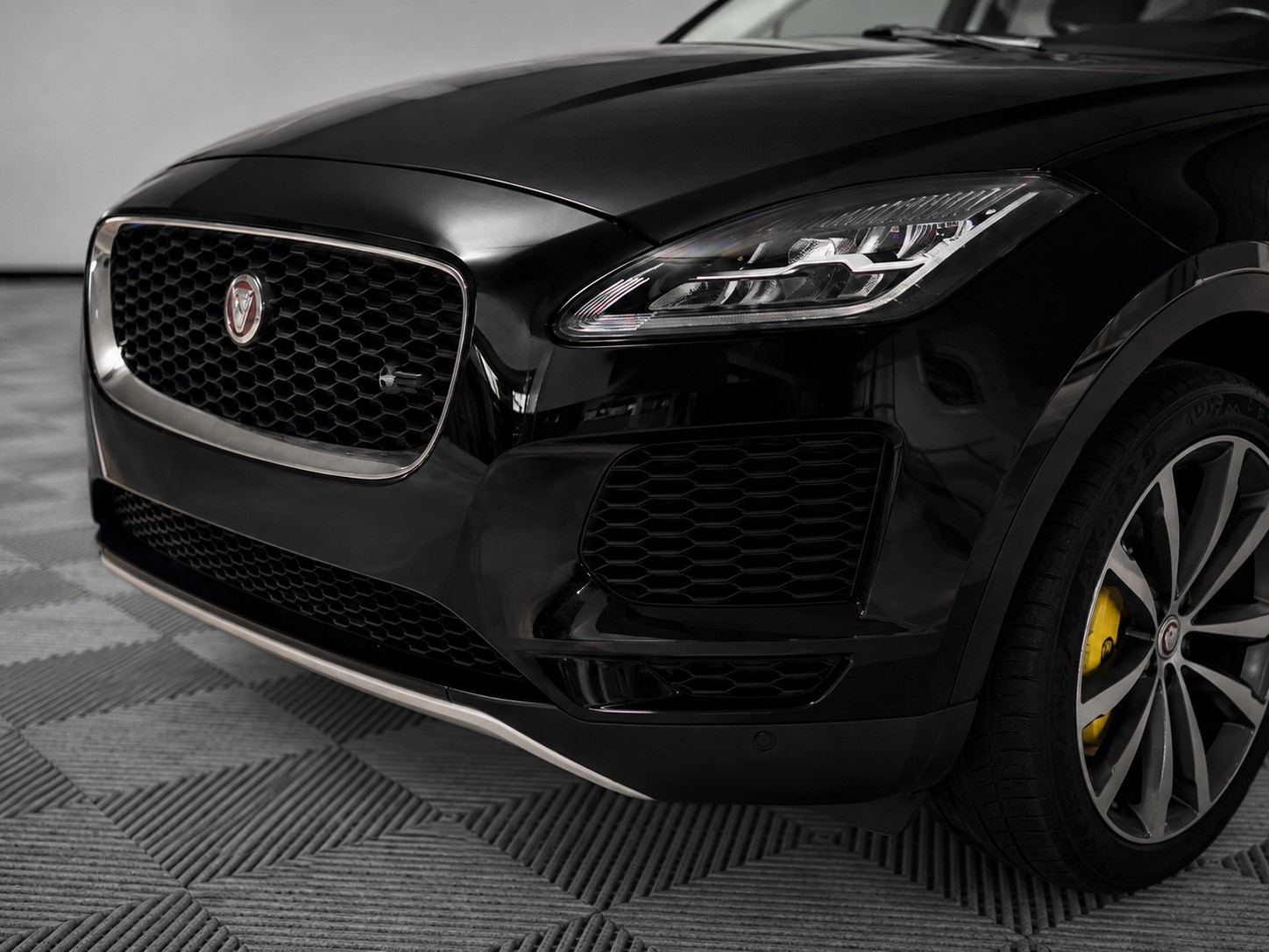 JAGUAR E-Pace 2.0d D240 S AWD Automatik-image-1