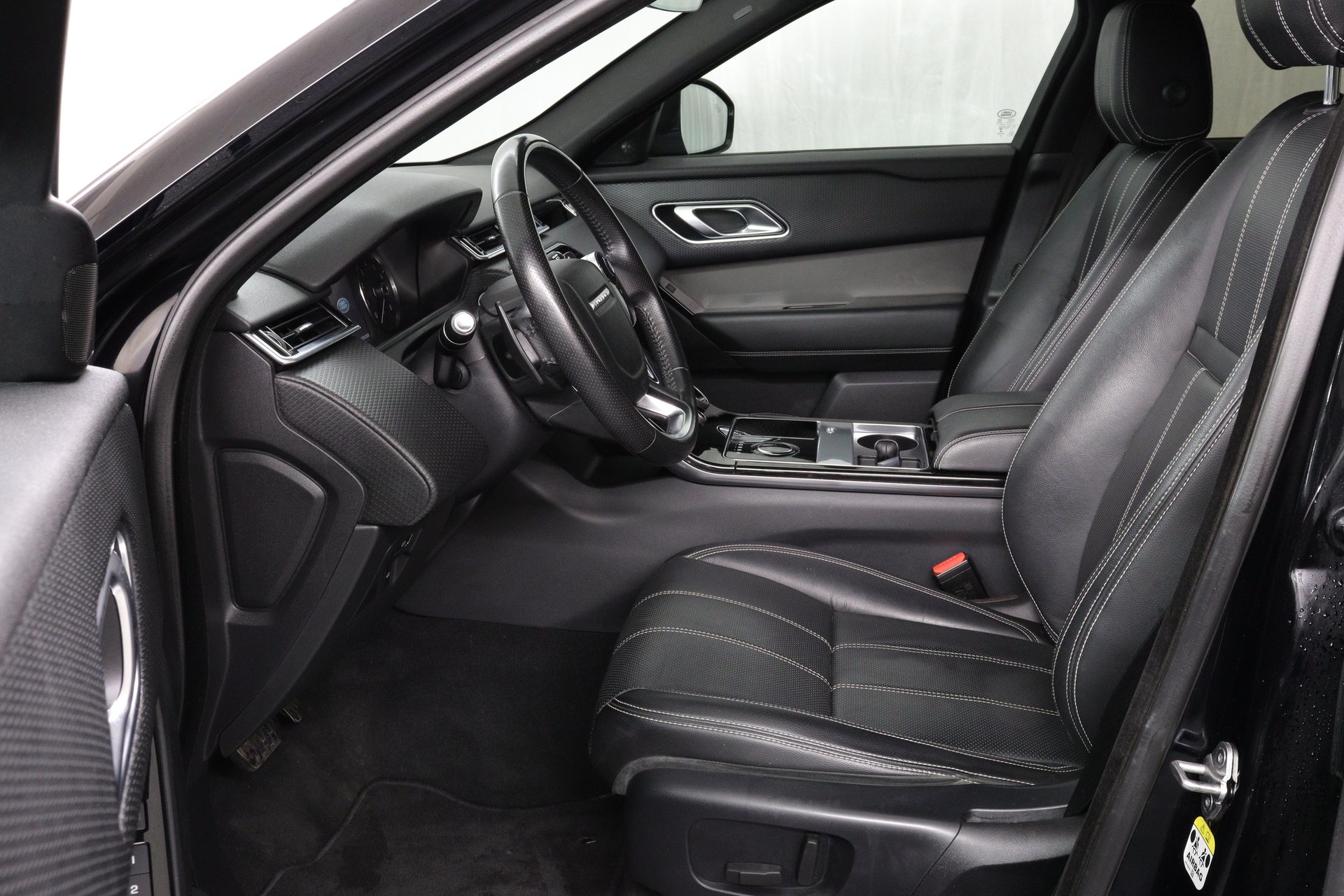 LAND ROVER Range Rover Velar 2.0 T S-showroom-element-1