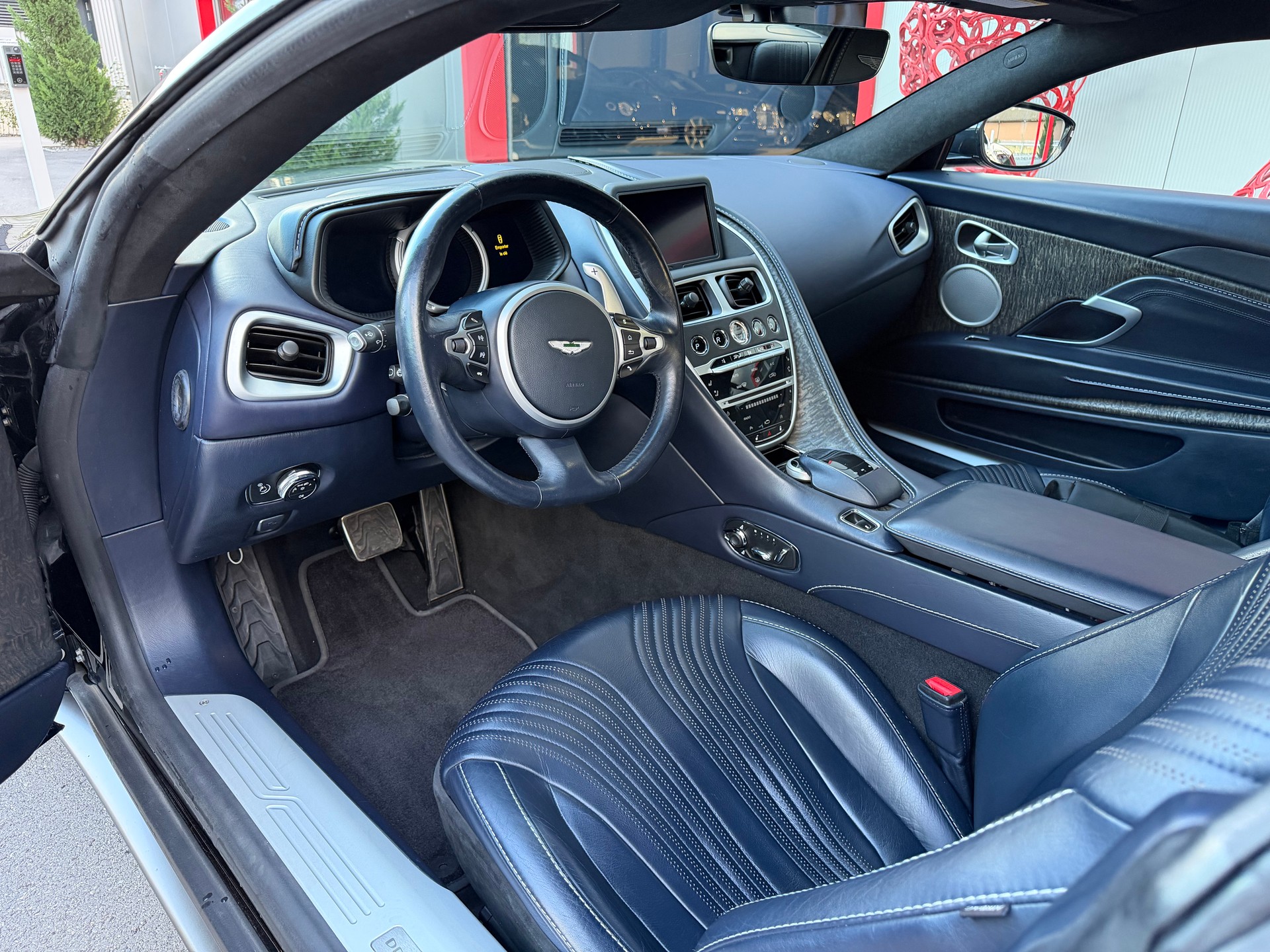 ASTON MARTIN DB11 V8 Touchtronic 3-image-9