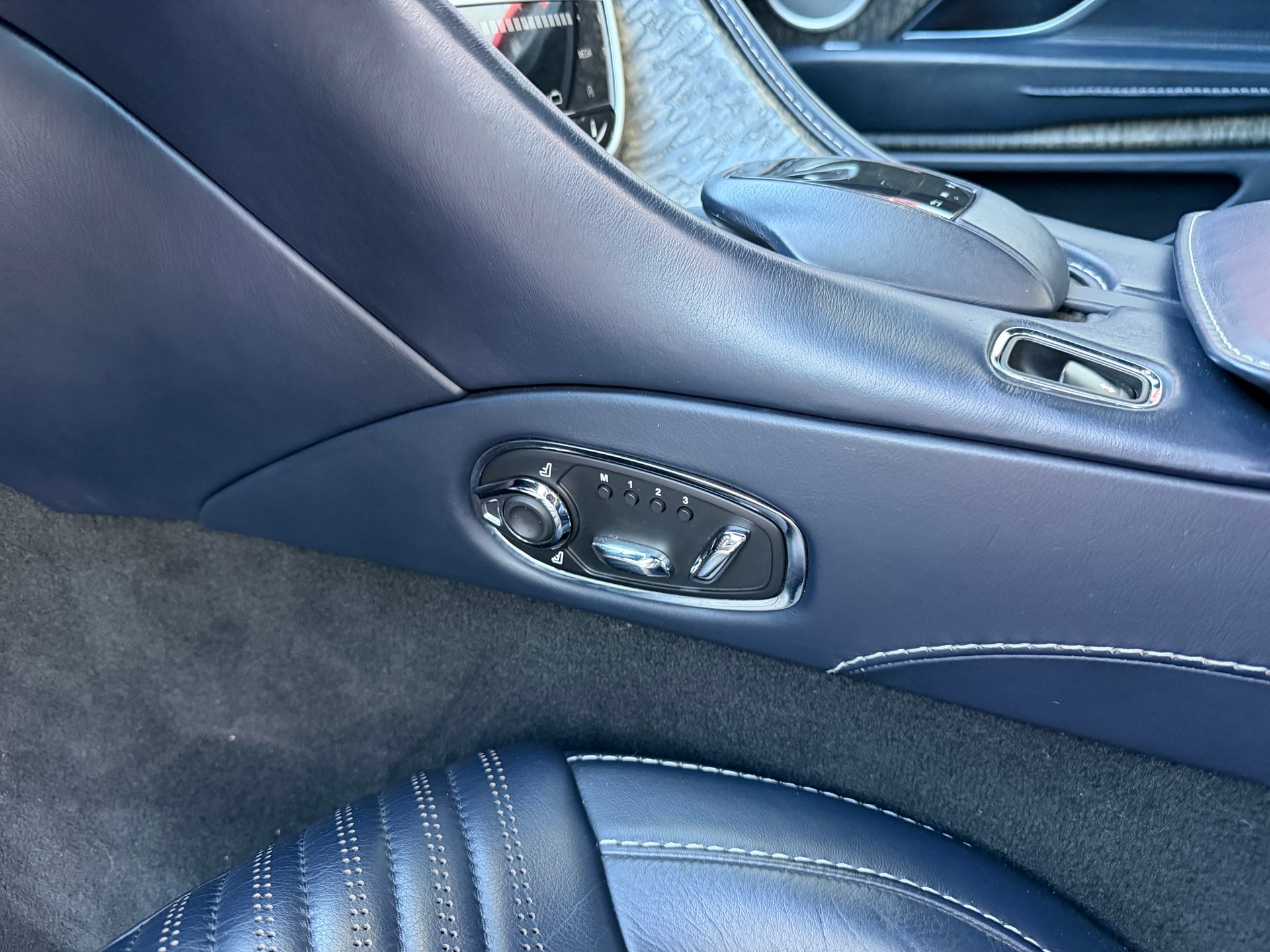 ASTON MARTIN DB11 V8 Touchtronic 3-image-23