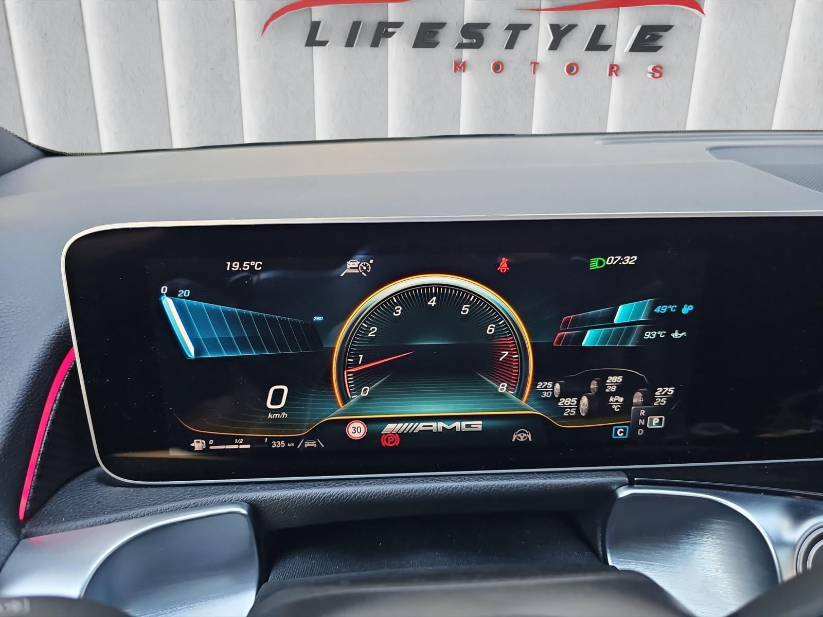 MERCEDES-BENZ GLB 35 AMG 4Matic 8G-Tronic-image-6
