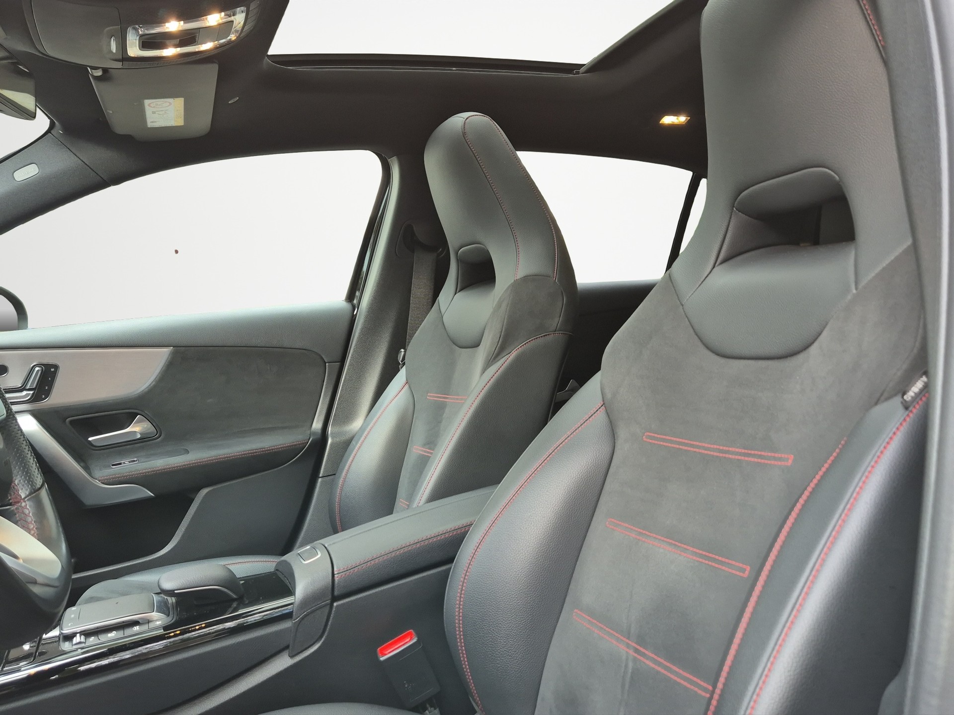 MERCEDES-BENZ A 250 AMG Line 7G-DCT-image-8