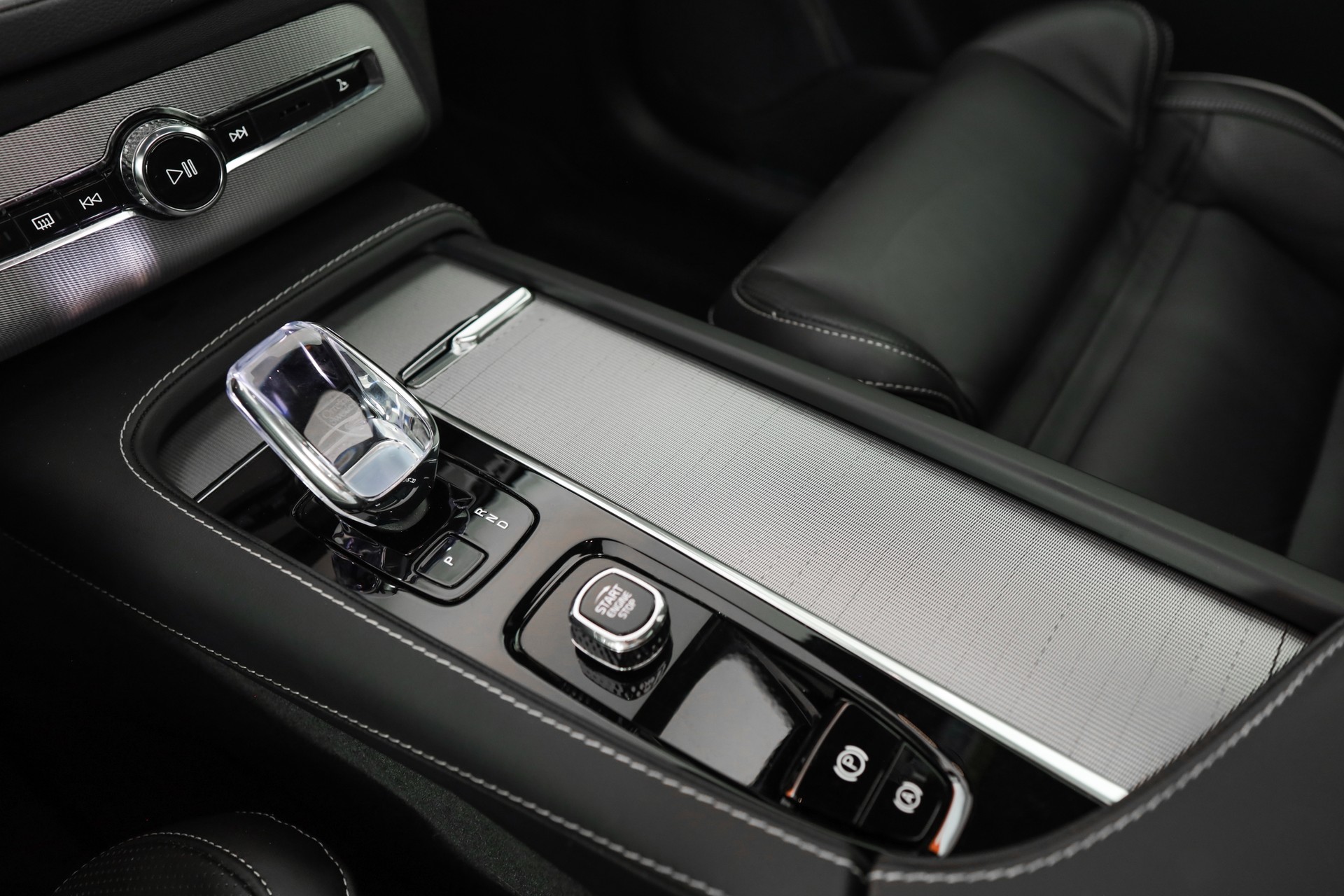 VOLVO XC90 T8 eAWD PluginHybrid Plus Bright Geartronic-image-18